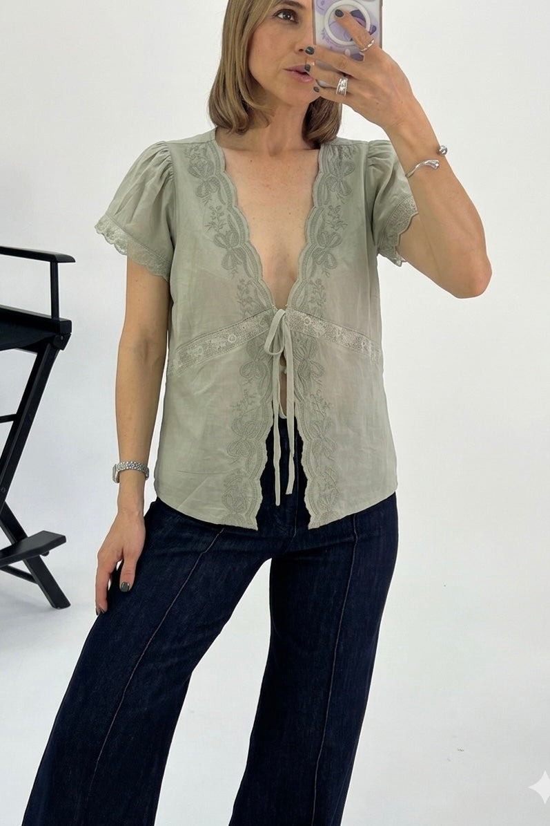 BLUSA ANUDADOS