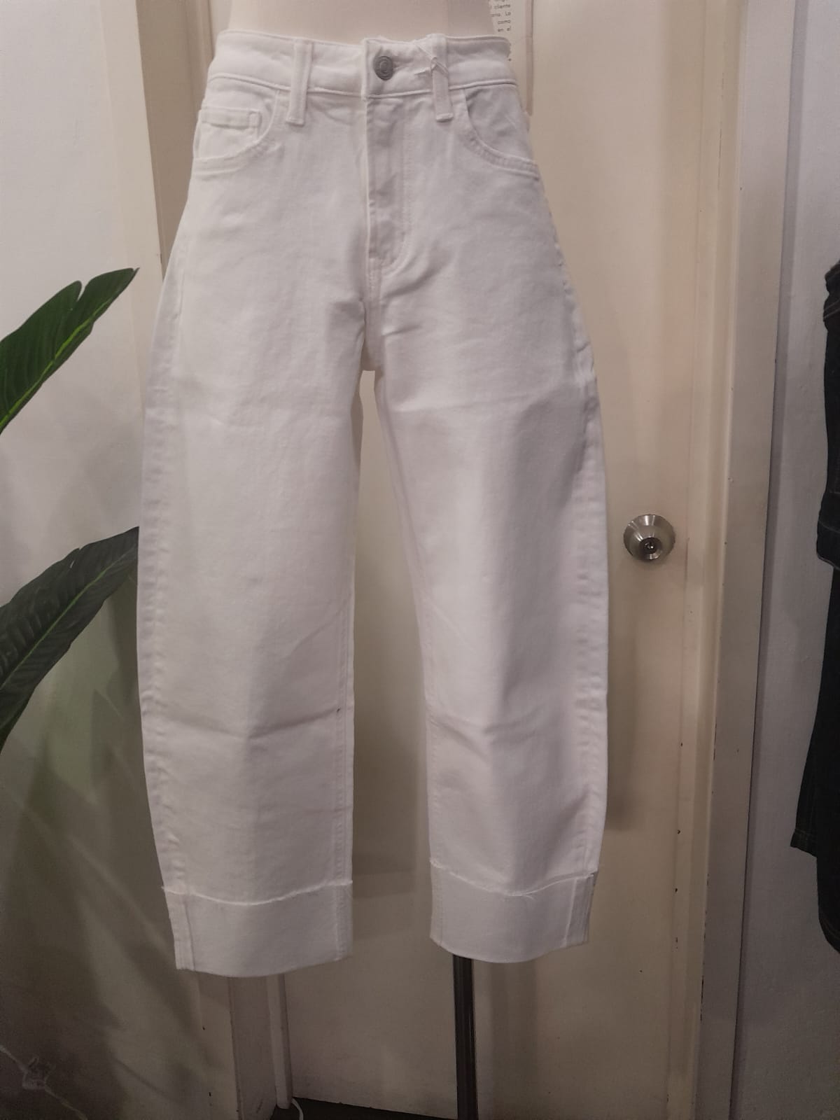 HIGH RISE BARREL JEANS