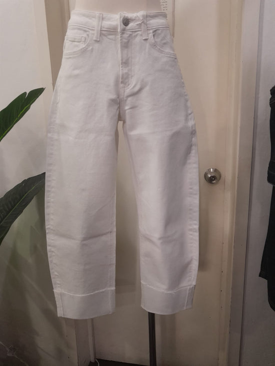 HIGH RISE BARREL JEANS