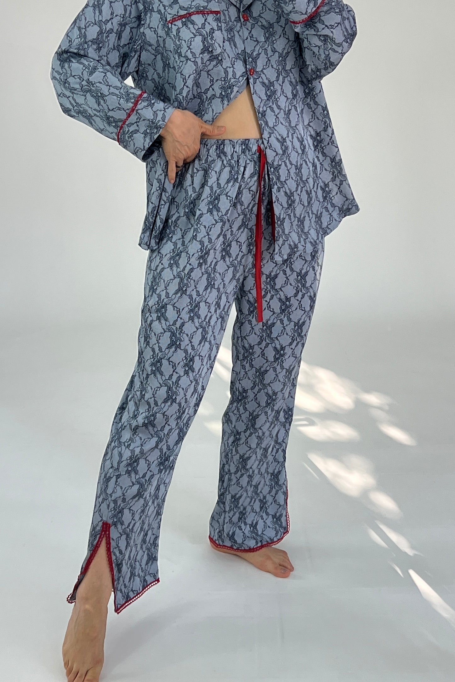 PIJAMA DETALLES ROJOS