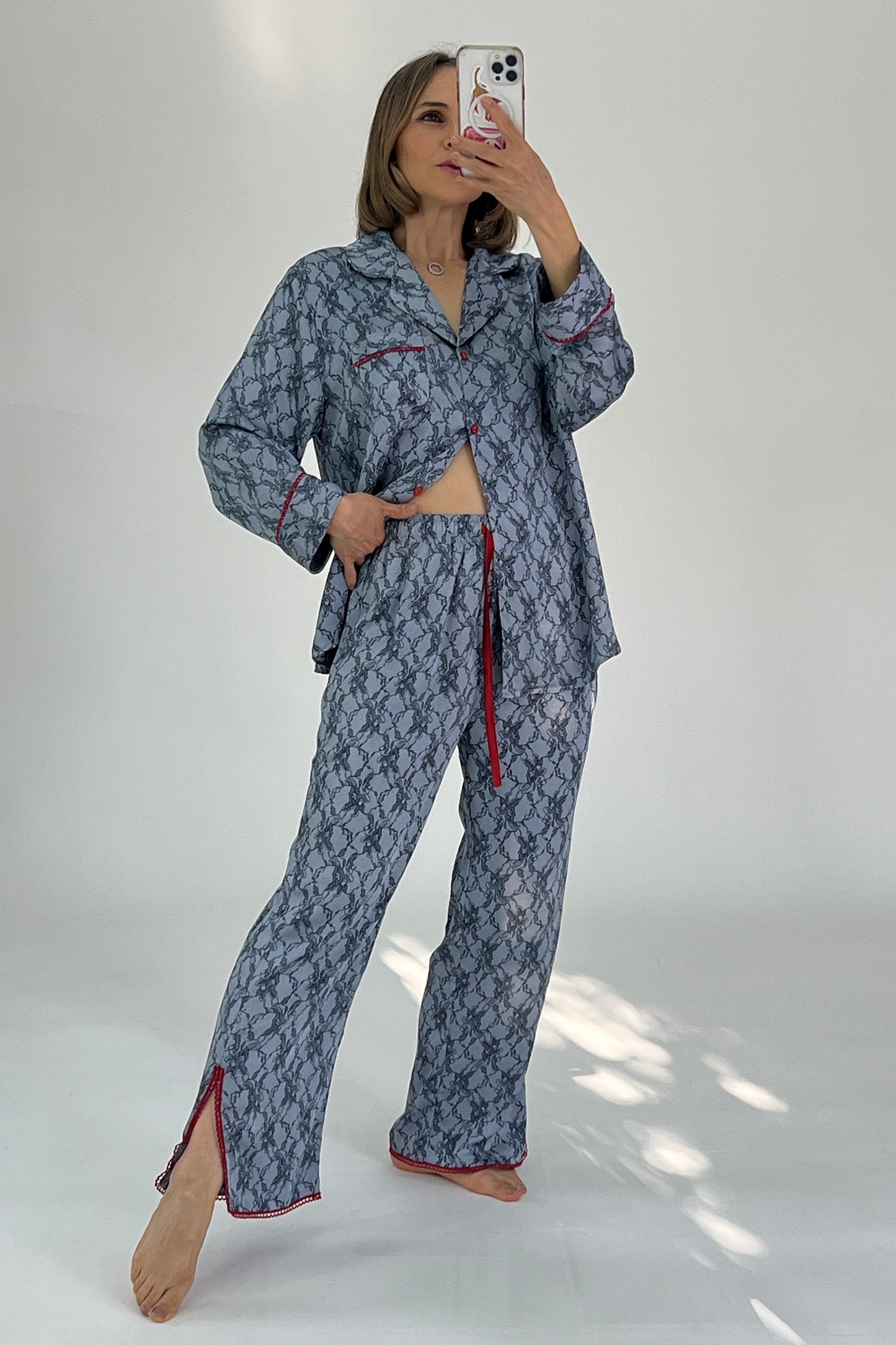 PIJAMA DETALLES ROJOS