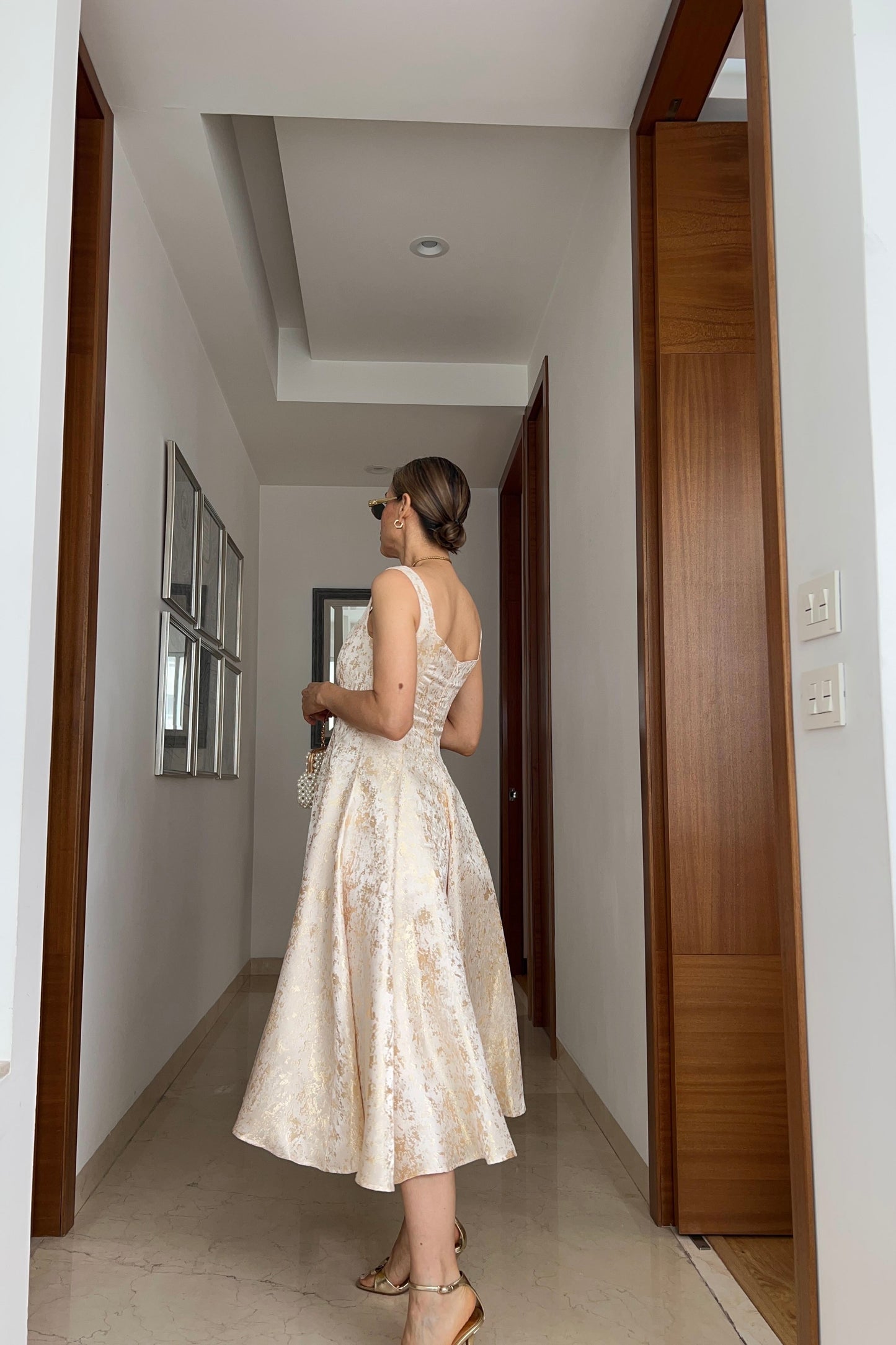 VESTIDO DETALLES DORADOS