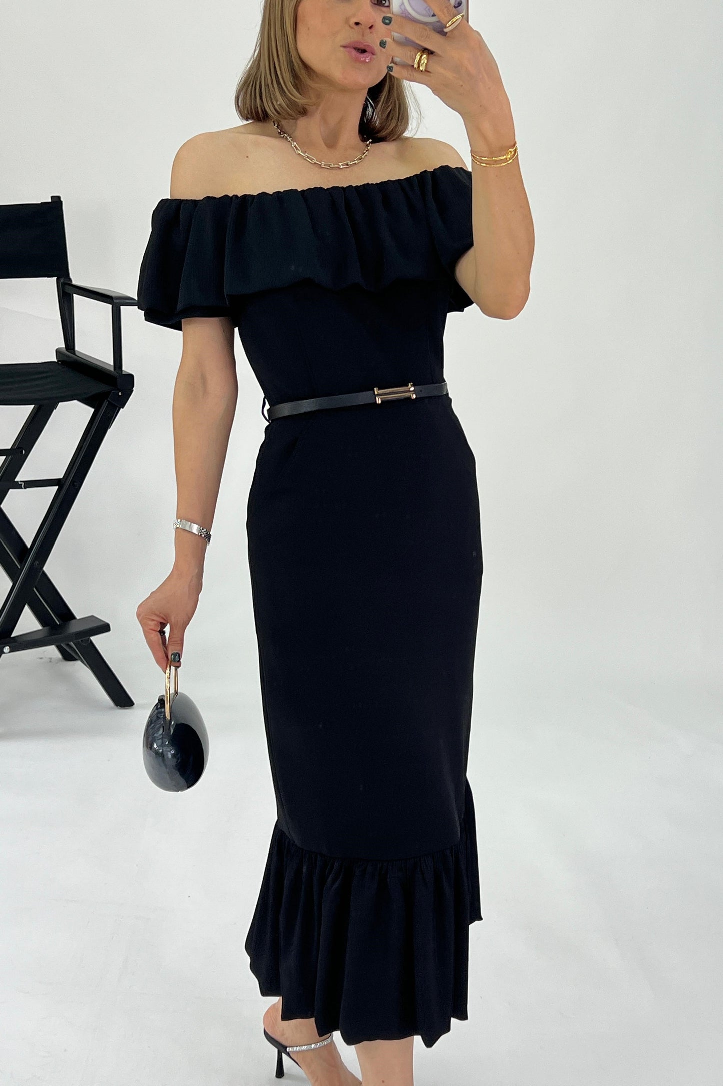 VESTIDO STRAPLESS & OLANES