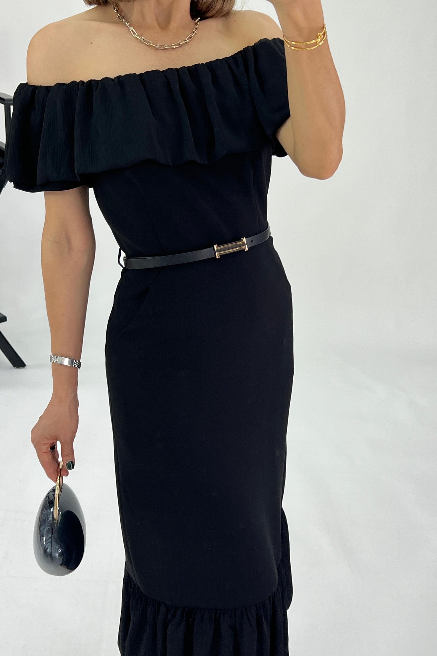 VESTIDO STRAPLESS & OLANES