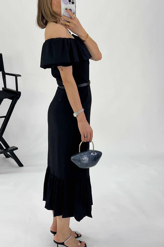 VESTIDO STRAPLESS & OLANES