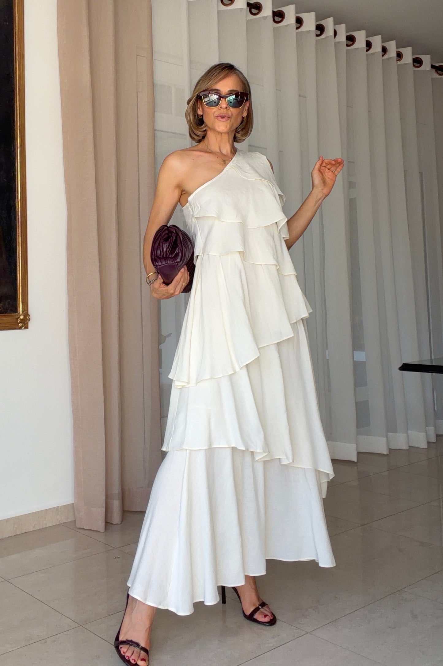 VESTIDO HOMBRO & OLANES