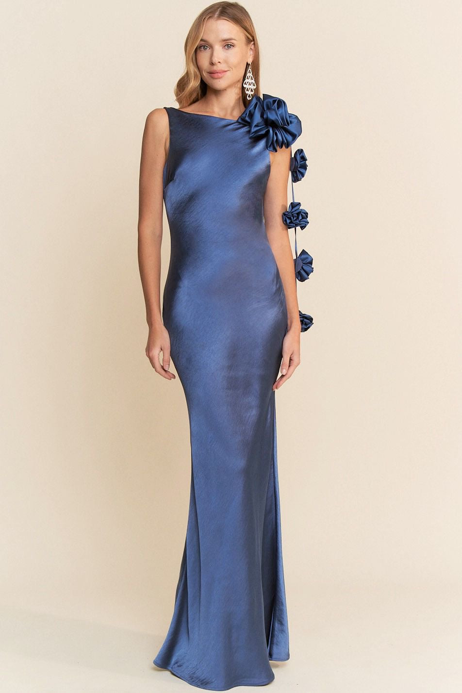 VESTIDO FLOR EN HOMBRO