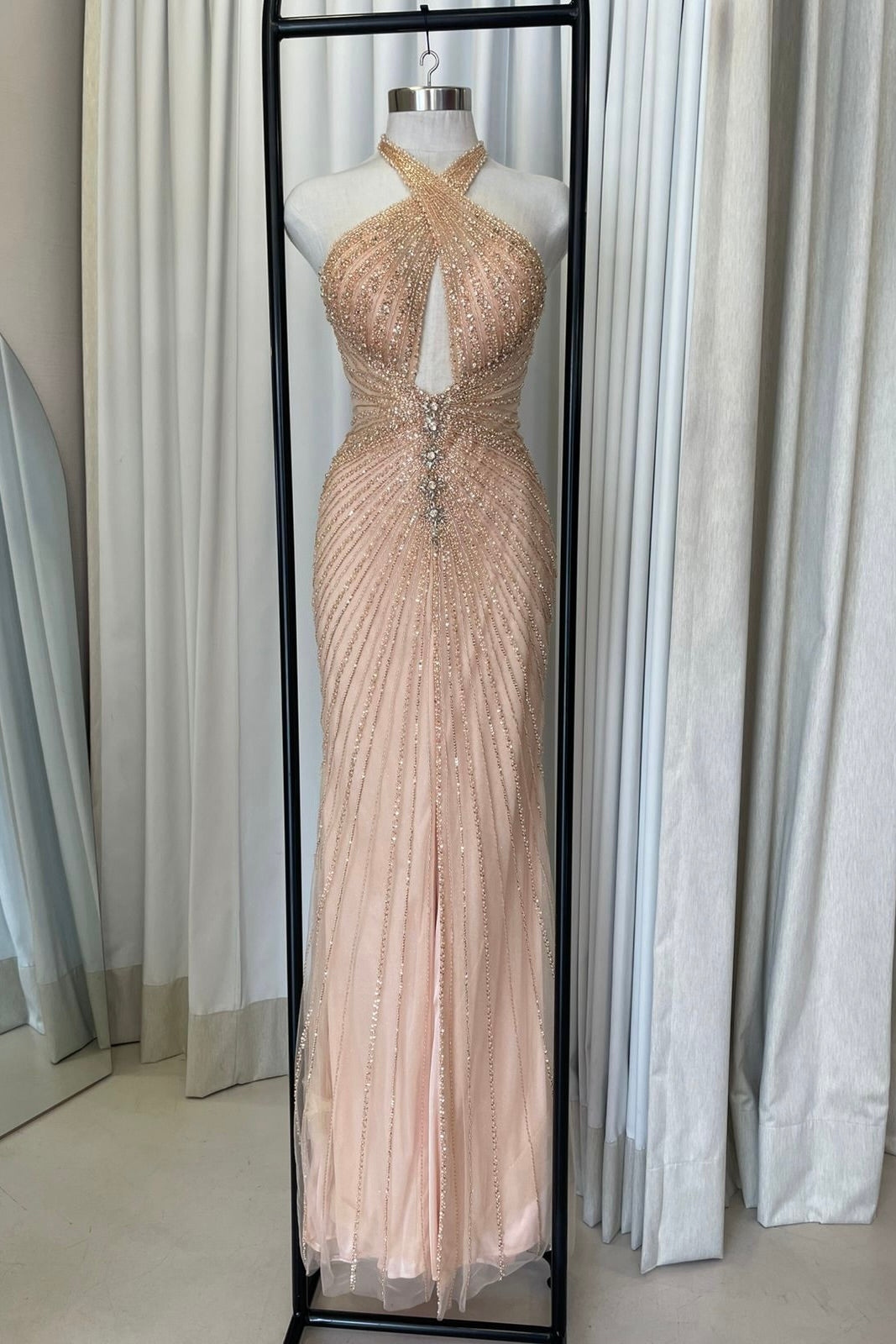 VESTIDO ESCOTE & PEDRERIA