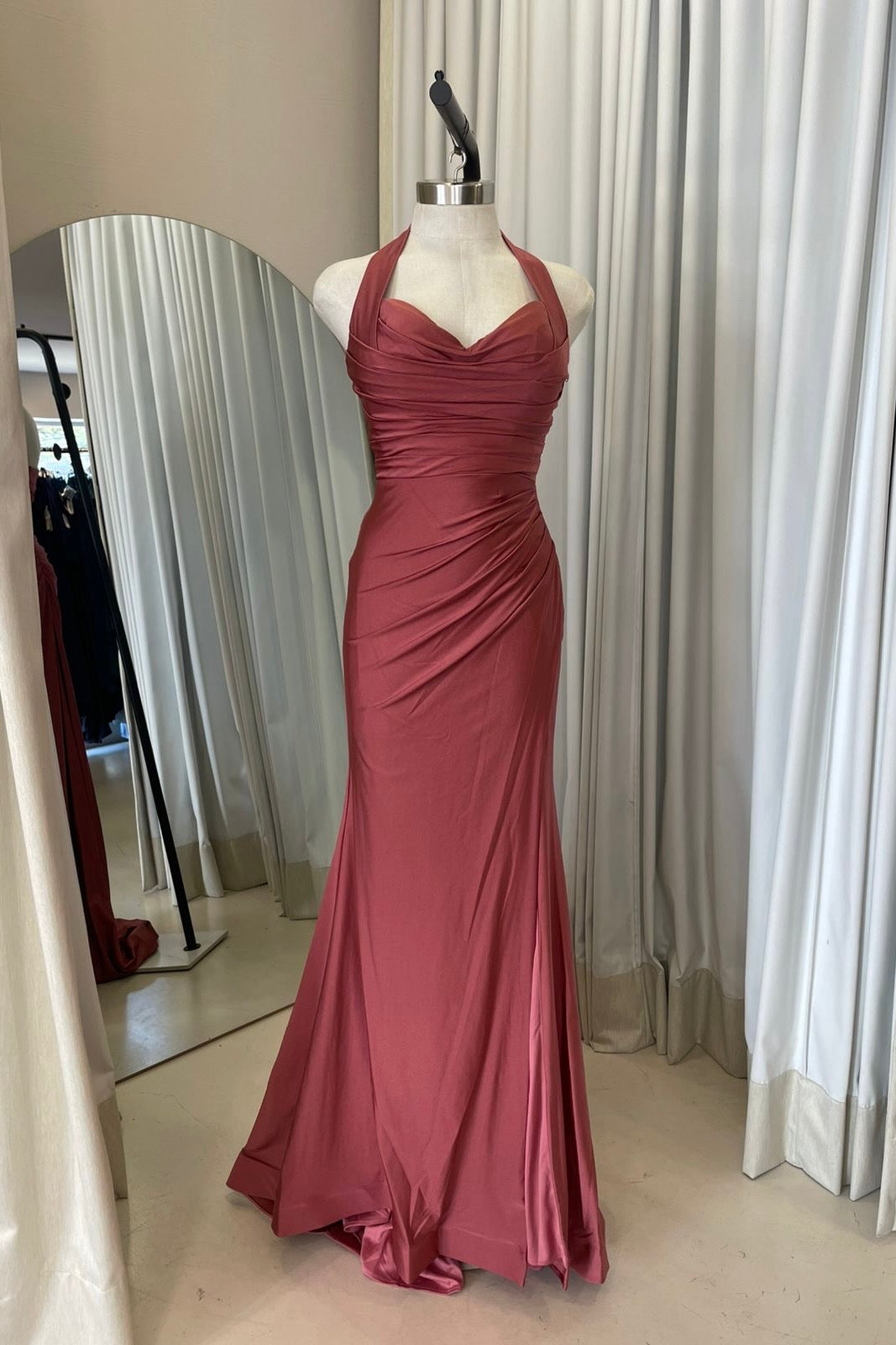 VESTIDO HALTER & DRAPEADO
