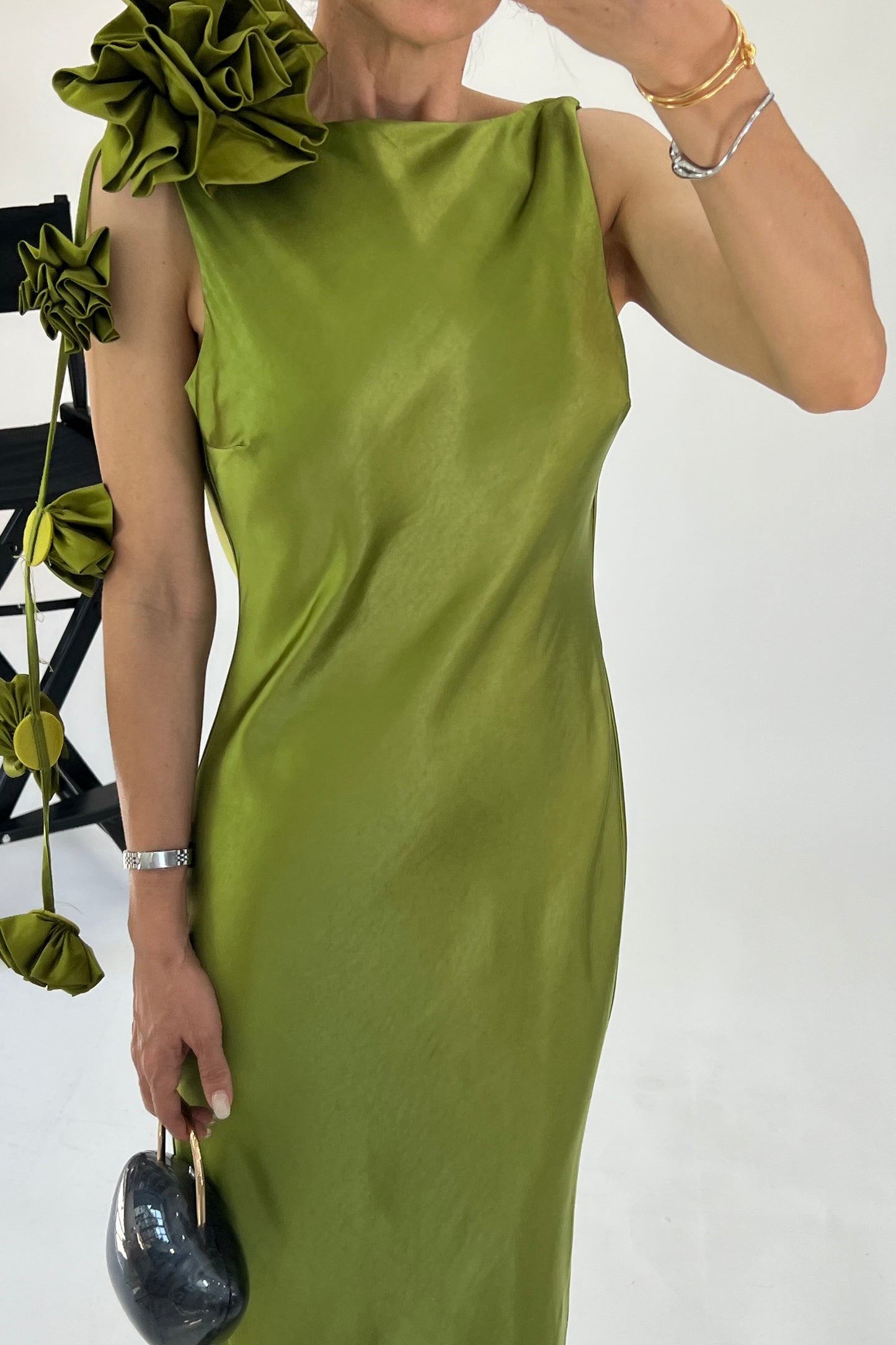 VESTIDO FLOR EN HOMBRO