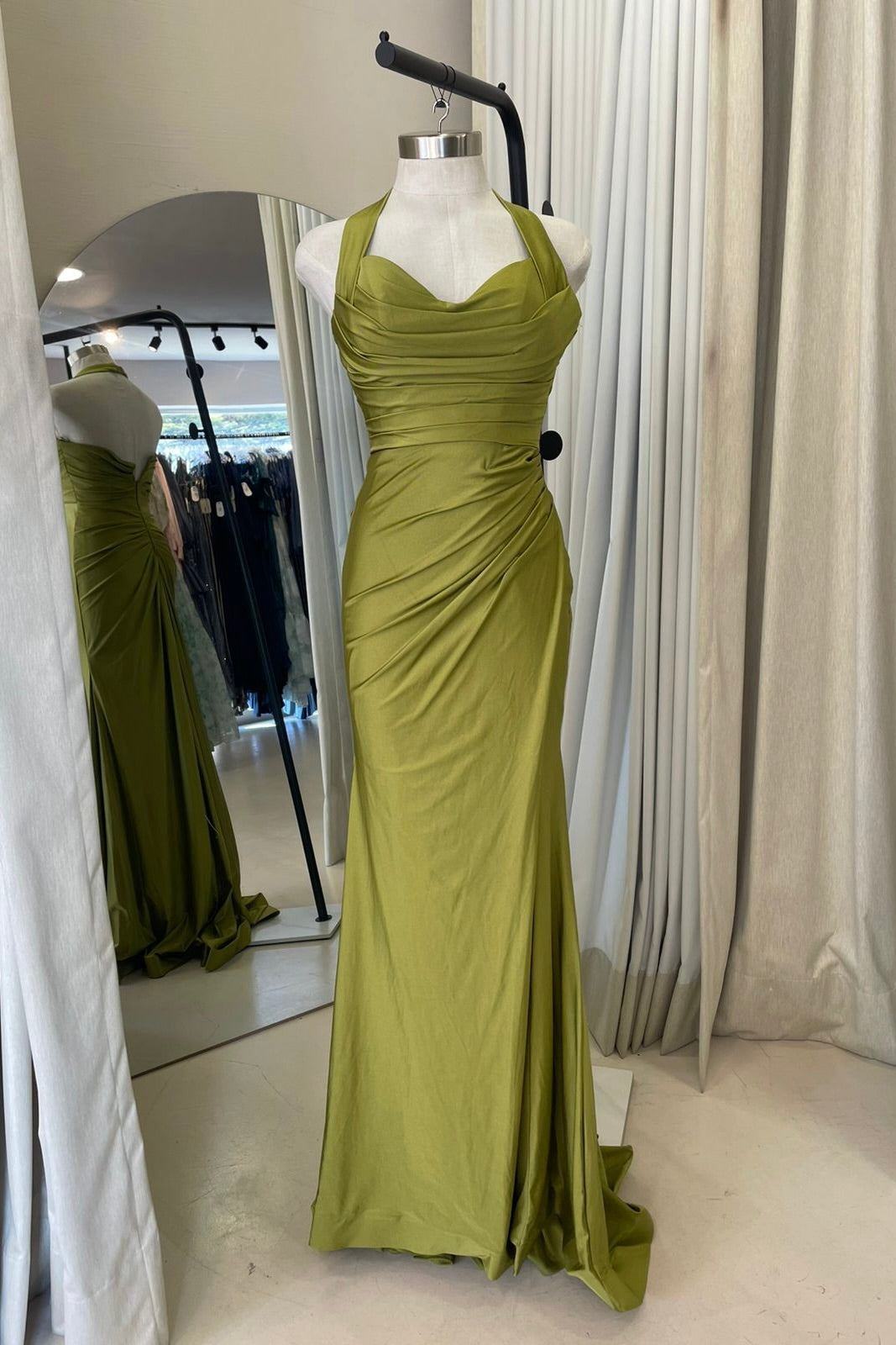 VESTIDO HALTER & DRAPEADO