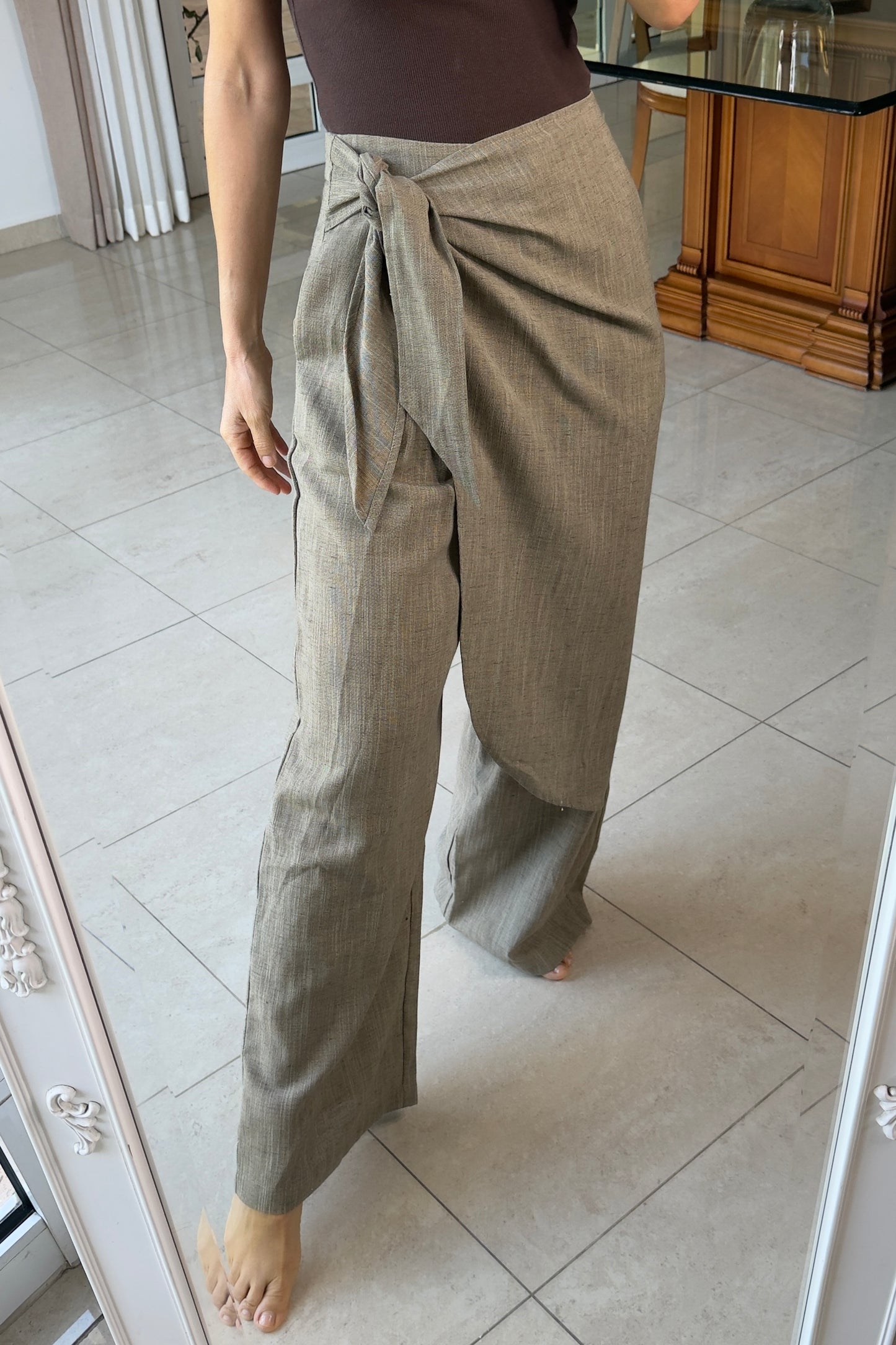 PANTALON DETALLE ANUDADO