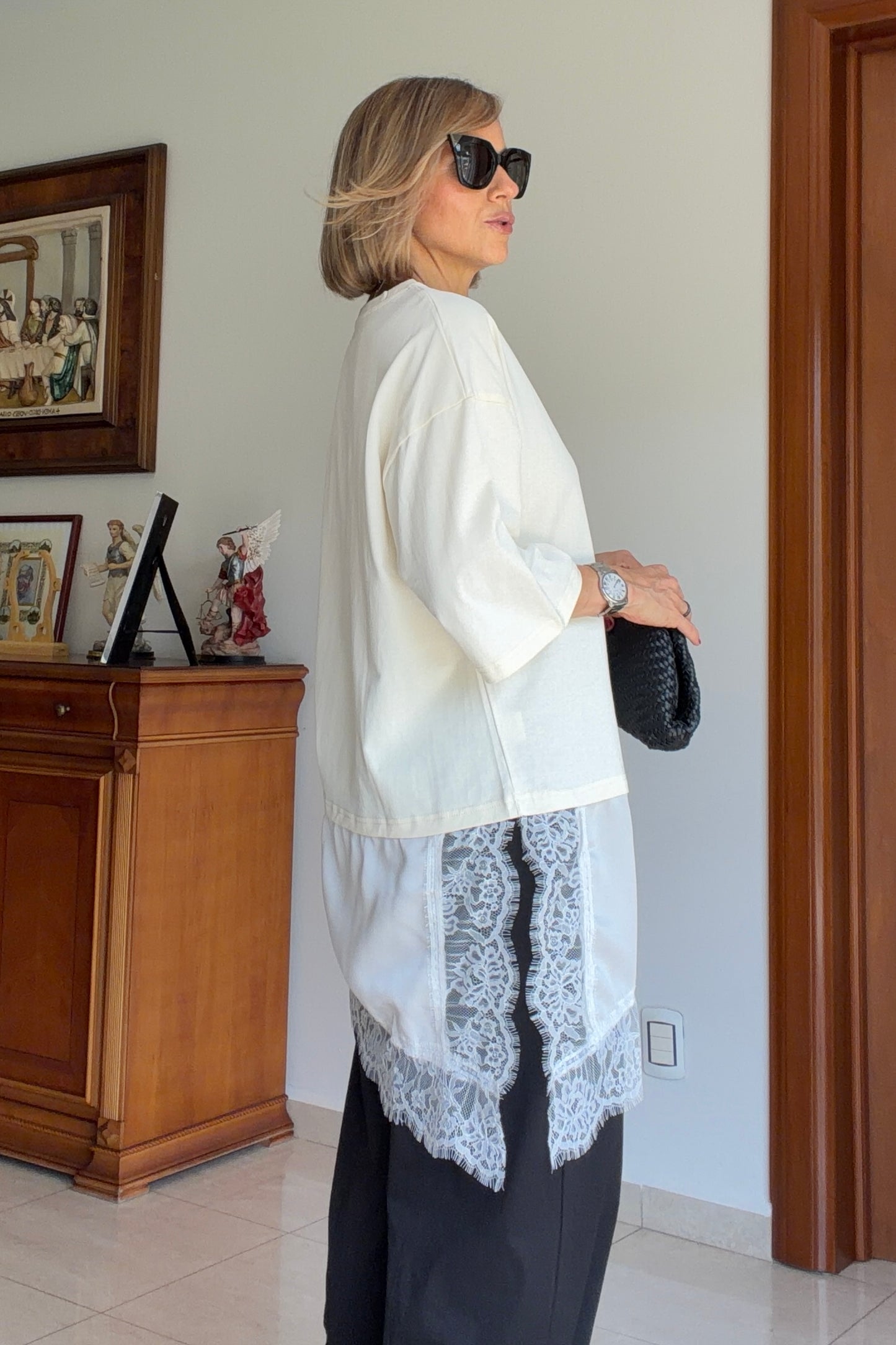 PLAYERA BAJO DETALLES