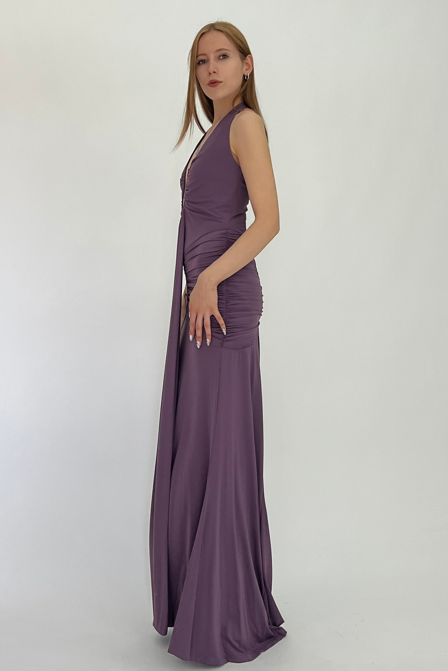 VESTIDO ESCOTE PRONUNCIADO