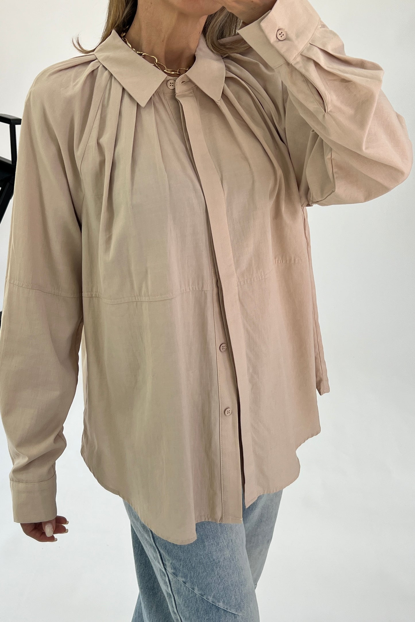 CAMISA DETALLE PLISADOS