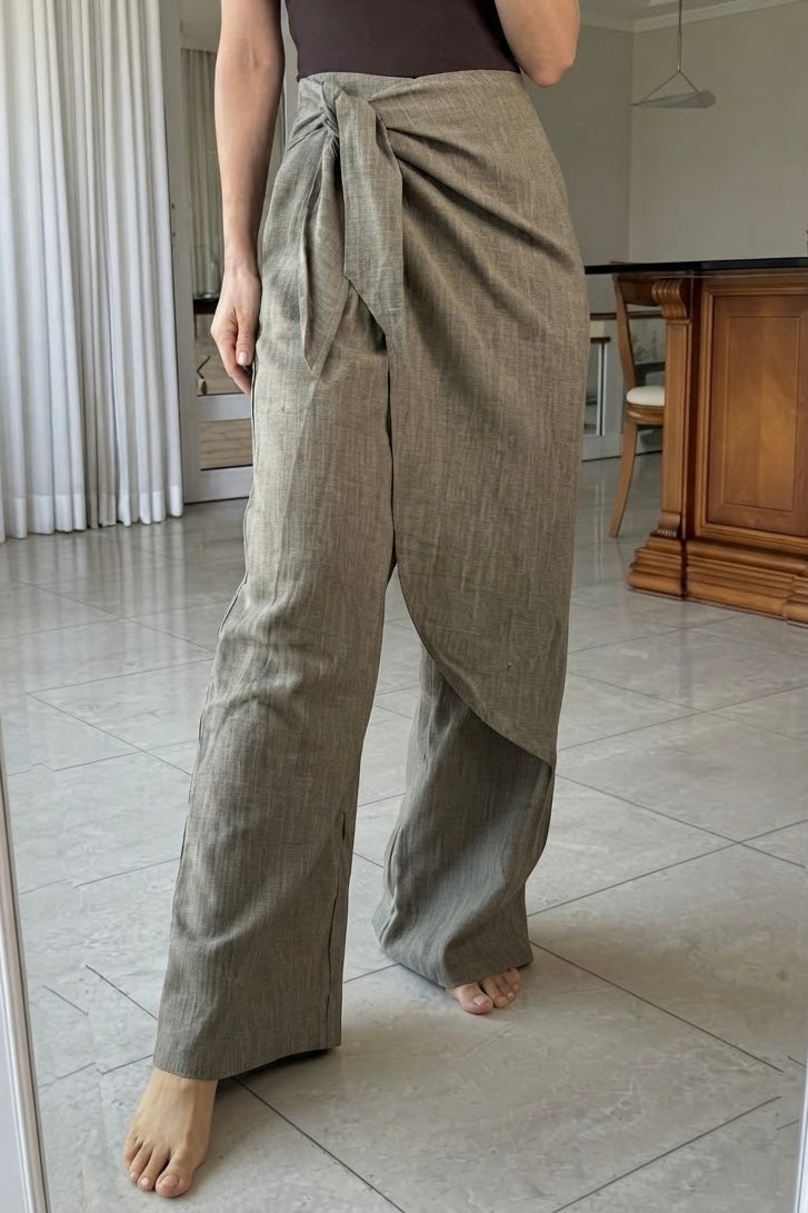 PANTALON DETALLE ANUDADO