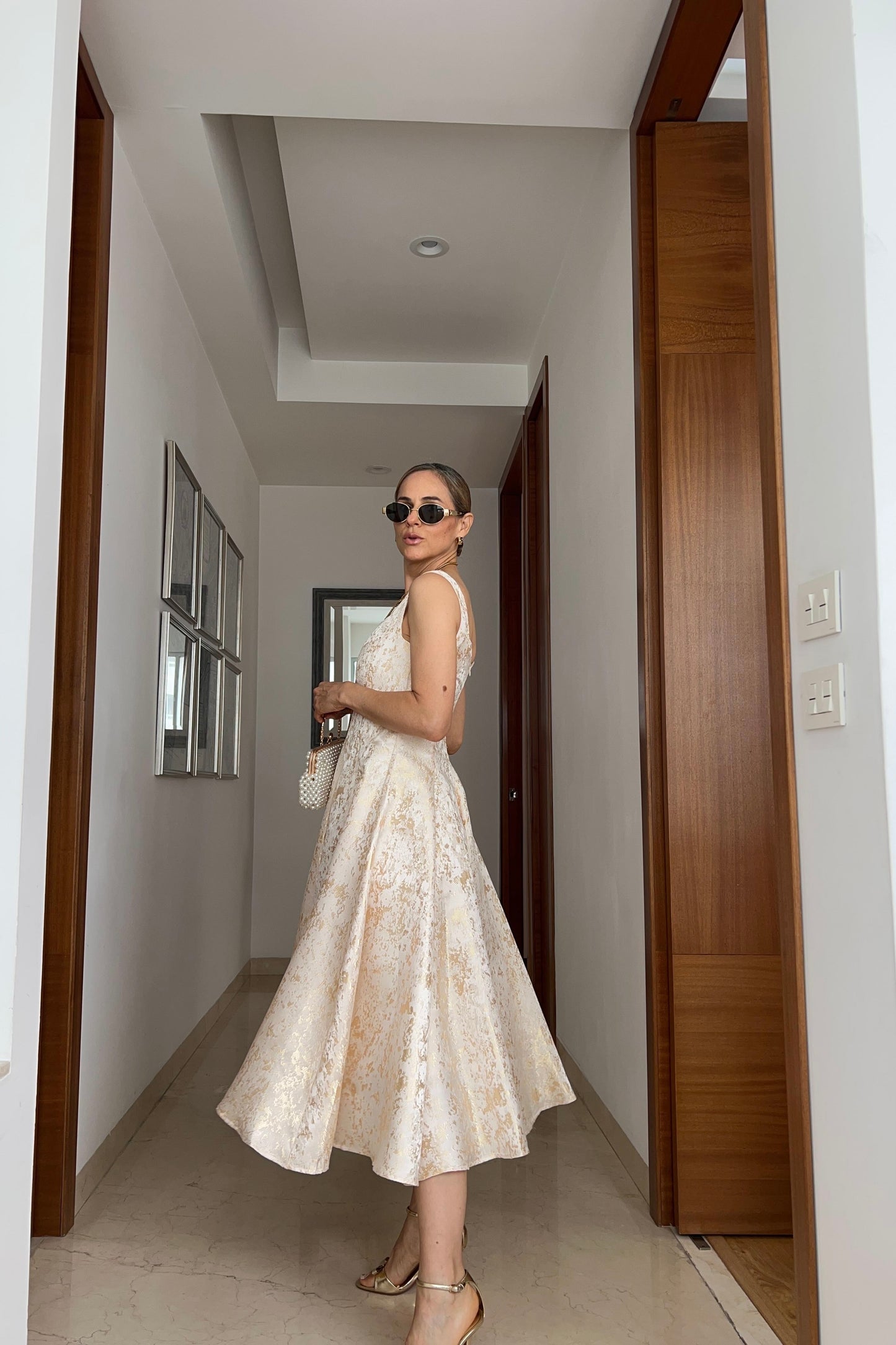 VESTIDO DETALLES DORADOS