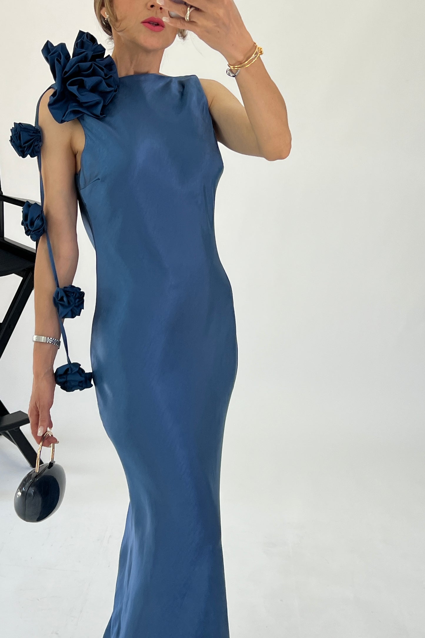 VESTIDO FLOR EN HOMBRO