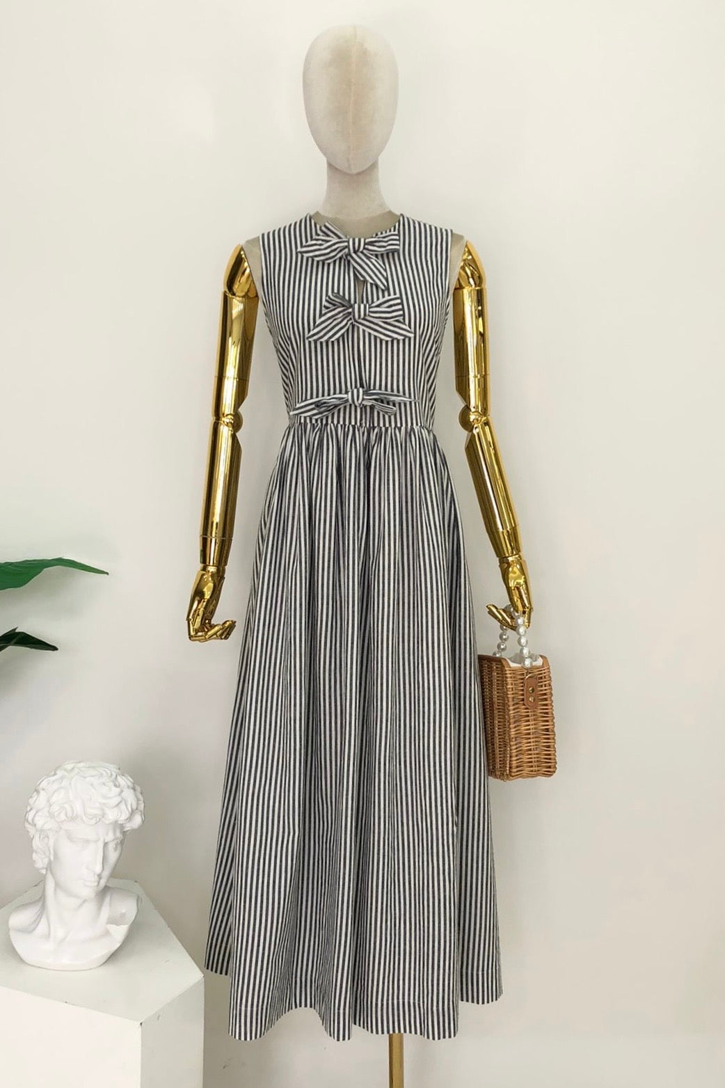 VESTIDO MOÑOS & LINEAS