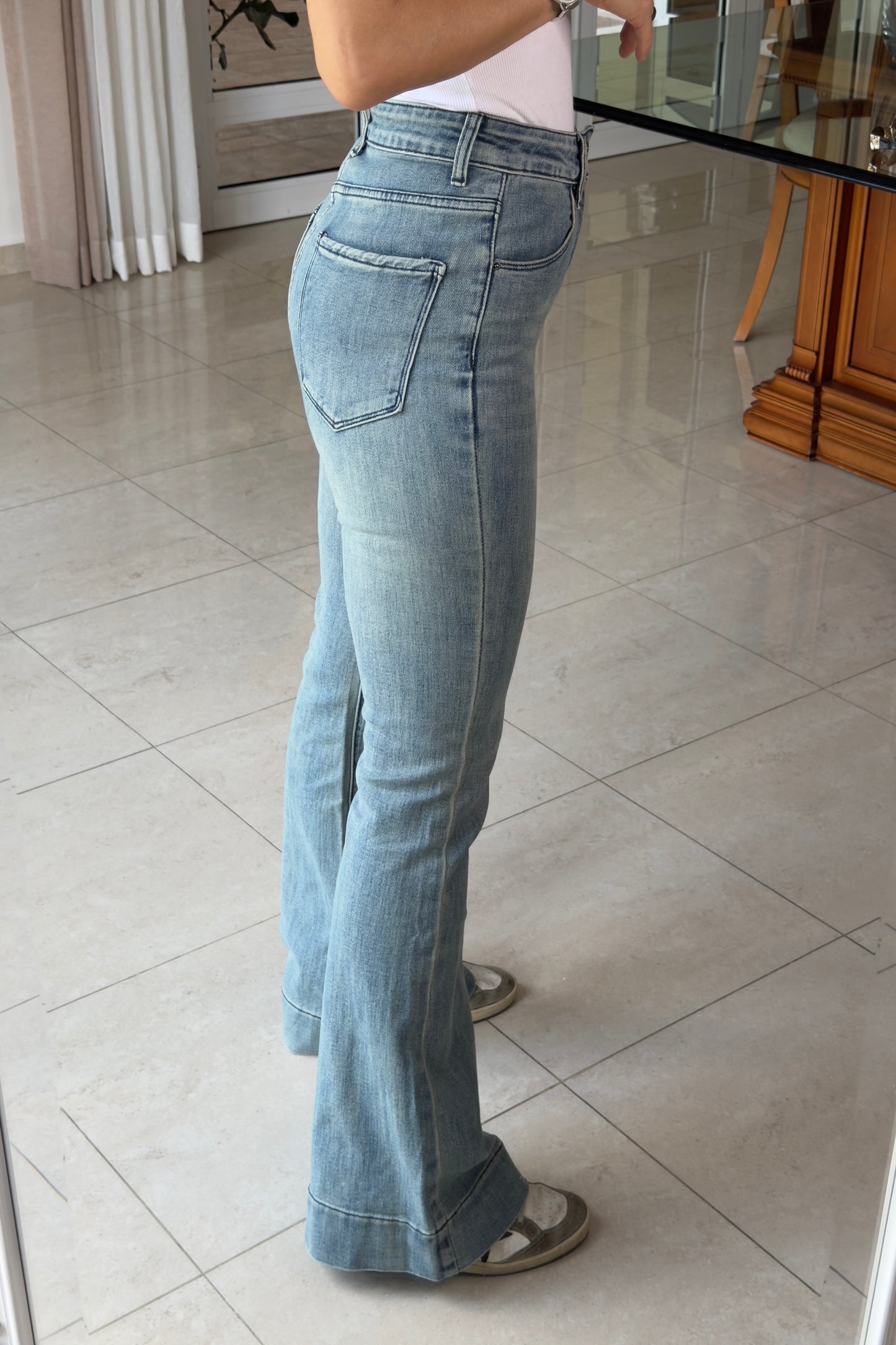 JEANS AJUSTADOS FLARE