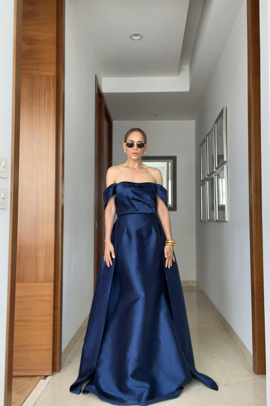 VESTIDO DETALLE COLA