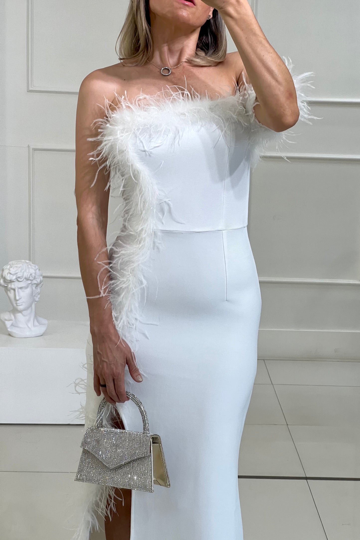 VESTIDO PLUMAS STRAPLESS