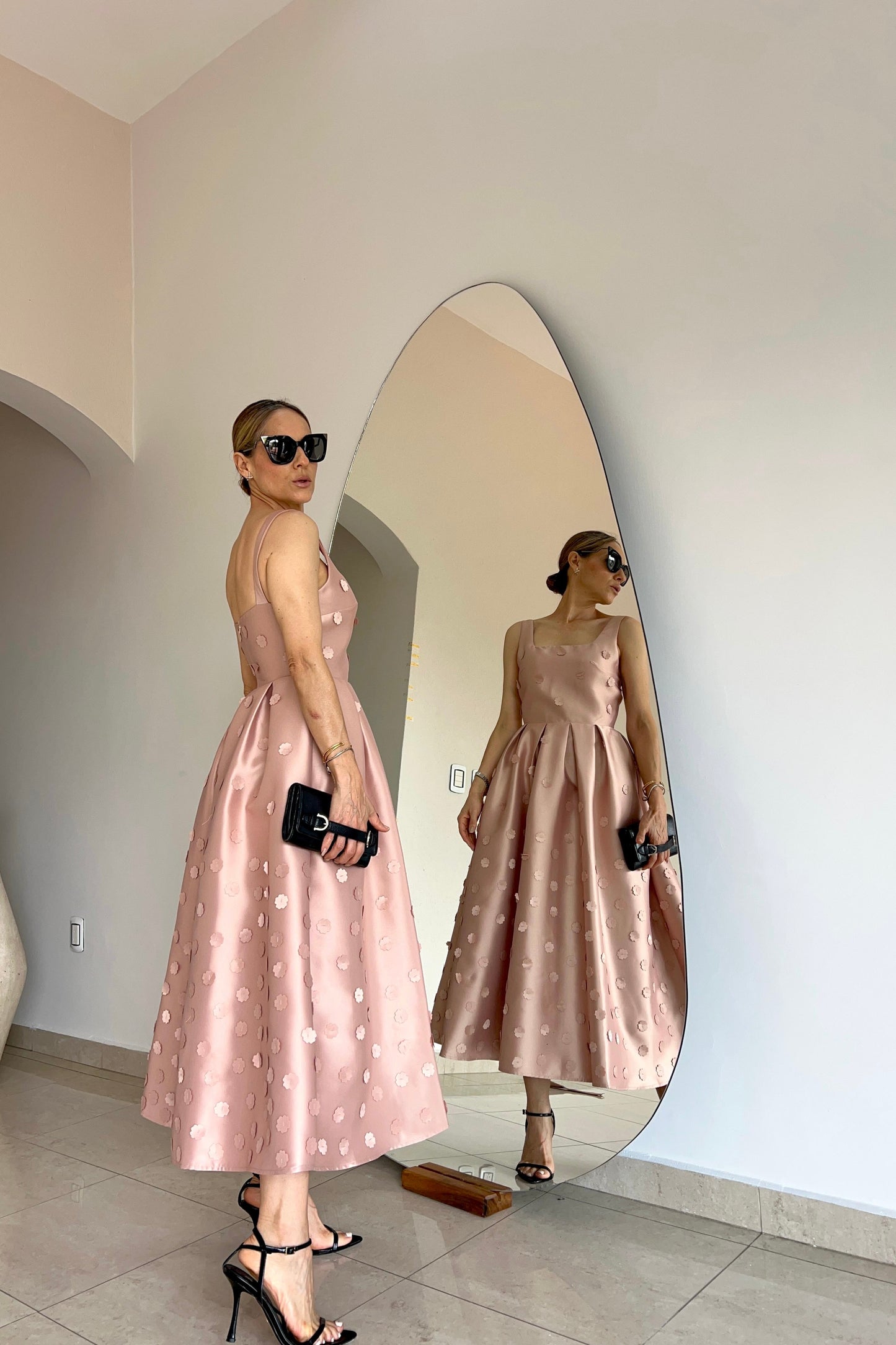 VESTIDO FLORES RESALTADAS