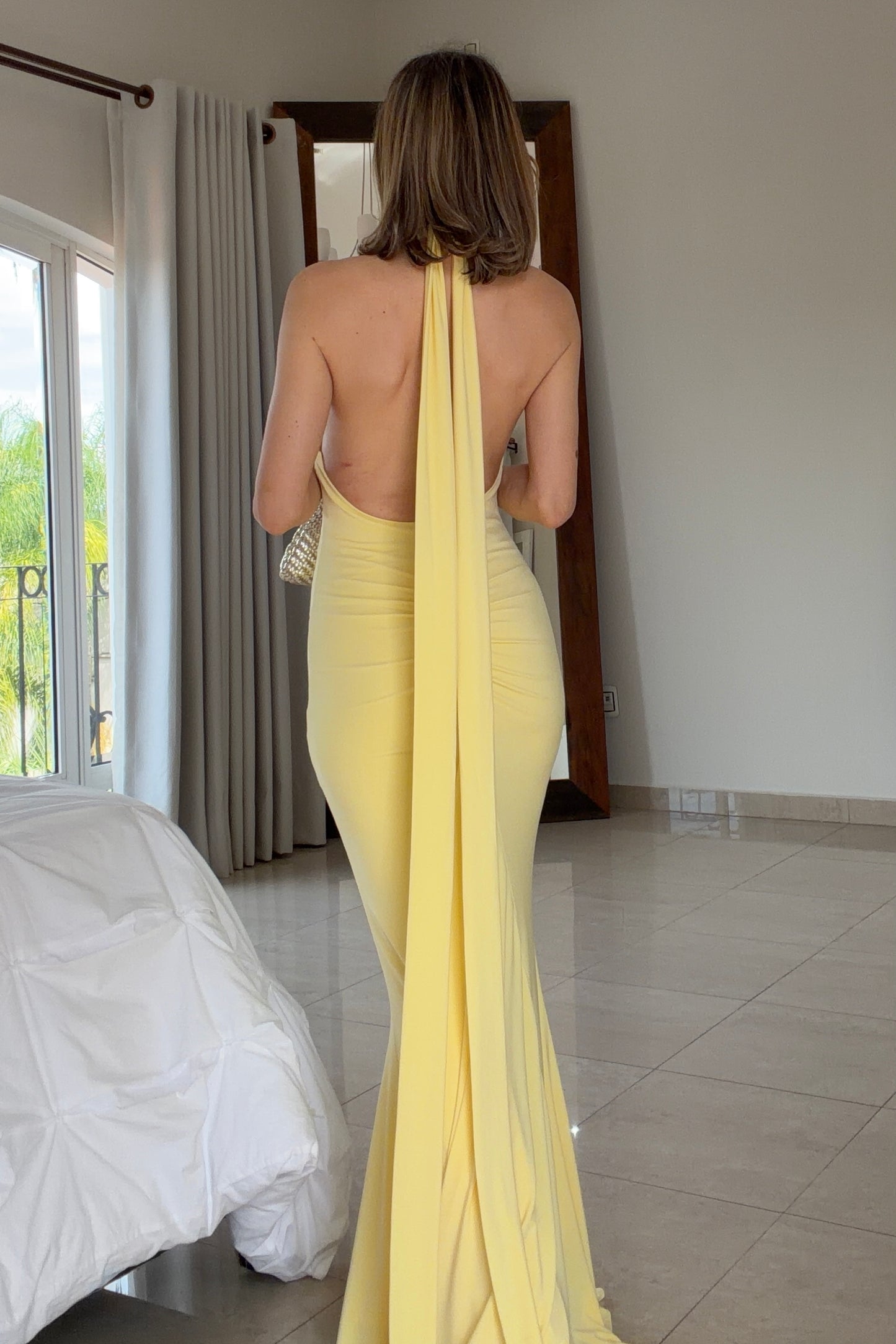 VESTIDO ESCOTE PRONUNCIADO