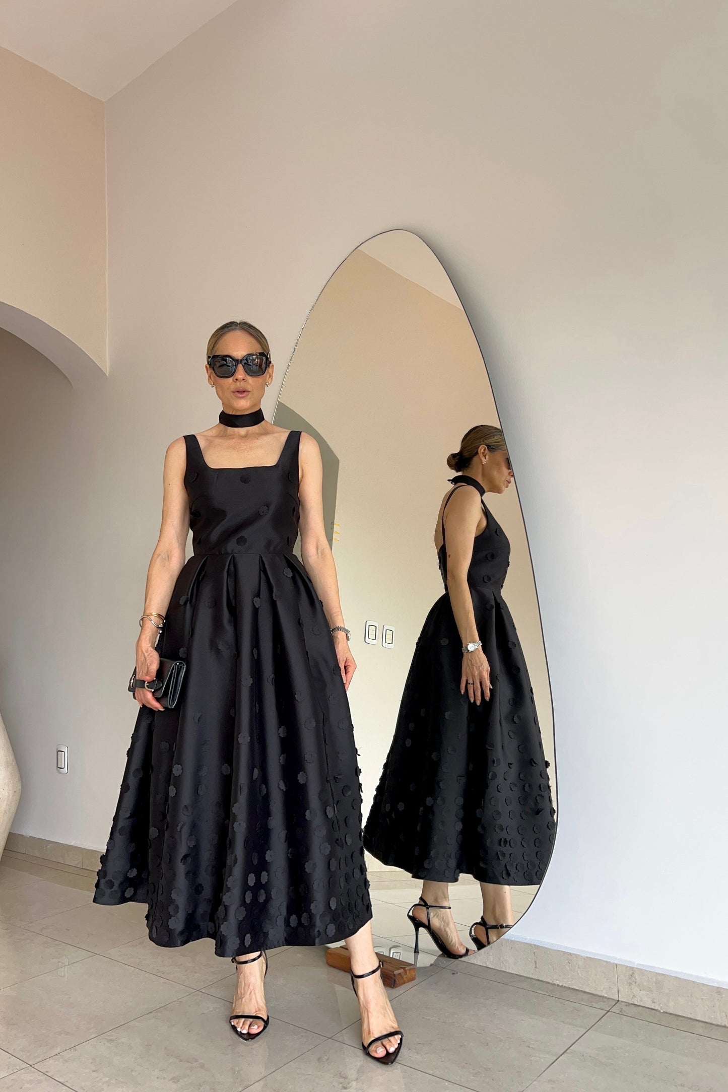 VESTIDO FLORES RESALTADAS