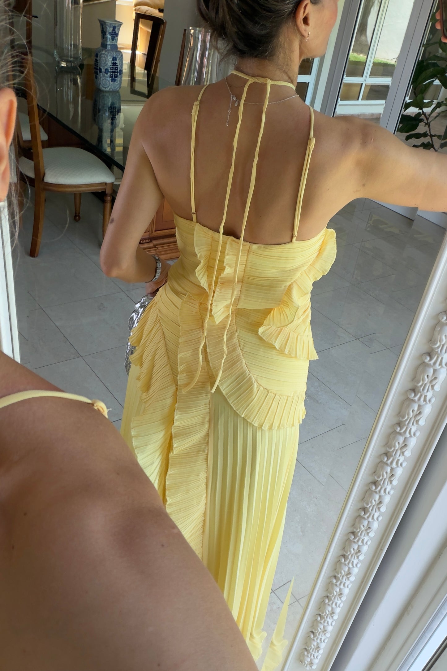 VESTIDO ESCAROLAS & PLISADO