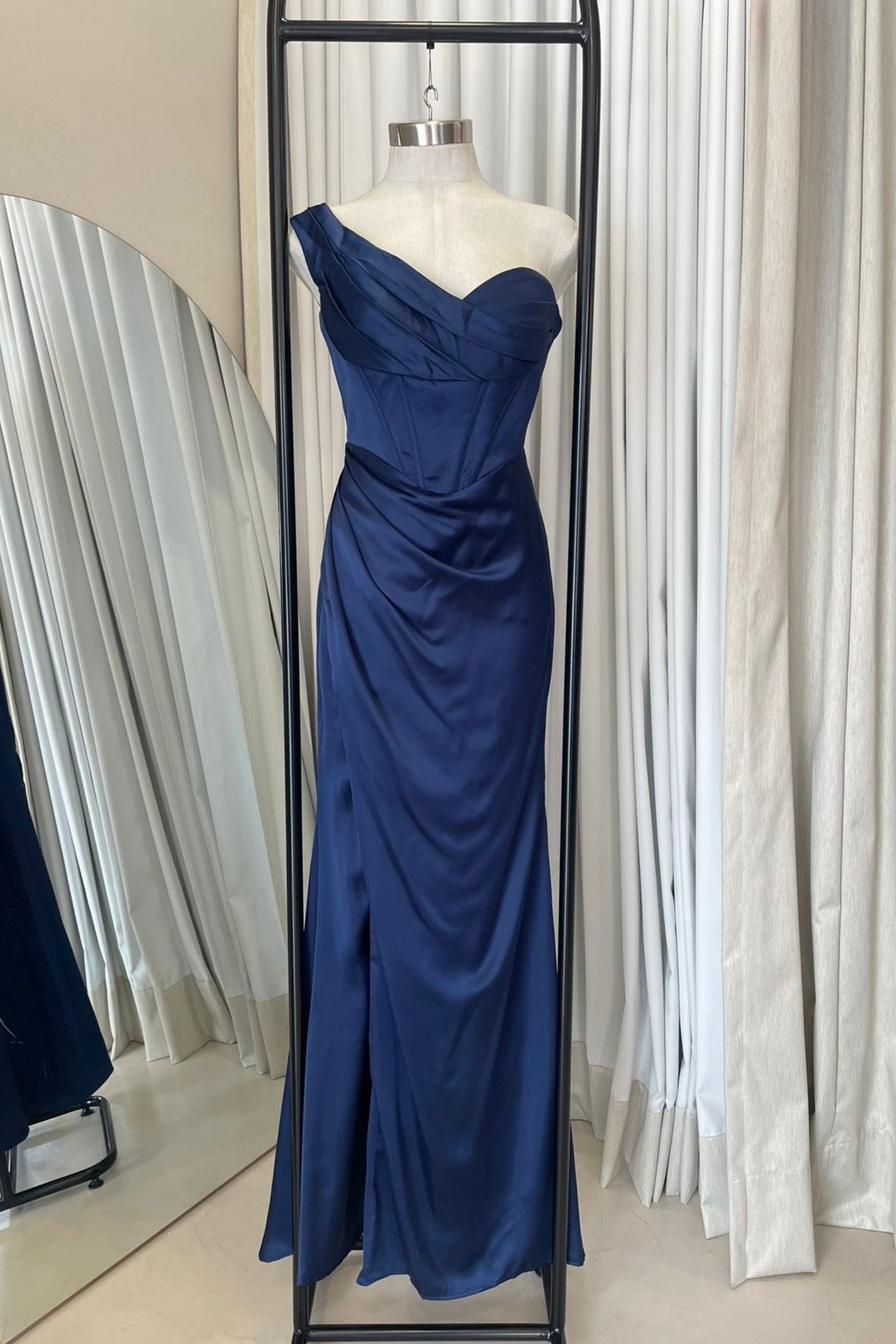 VESTIDO ONE SHOULDER