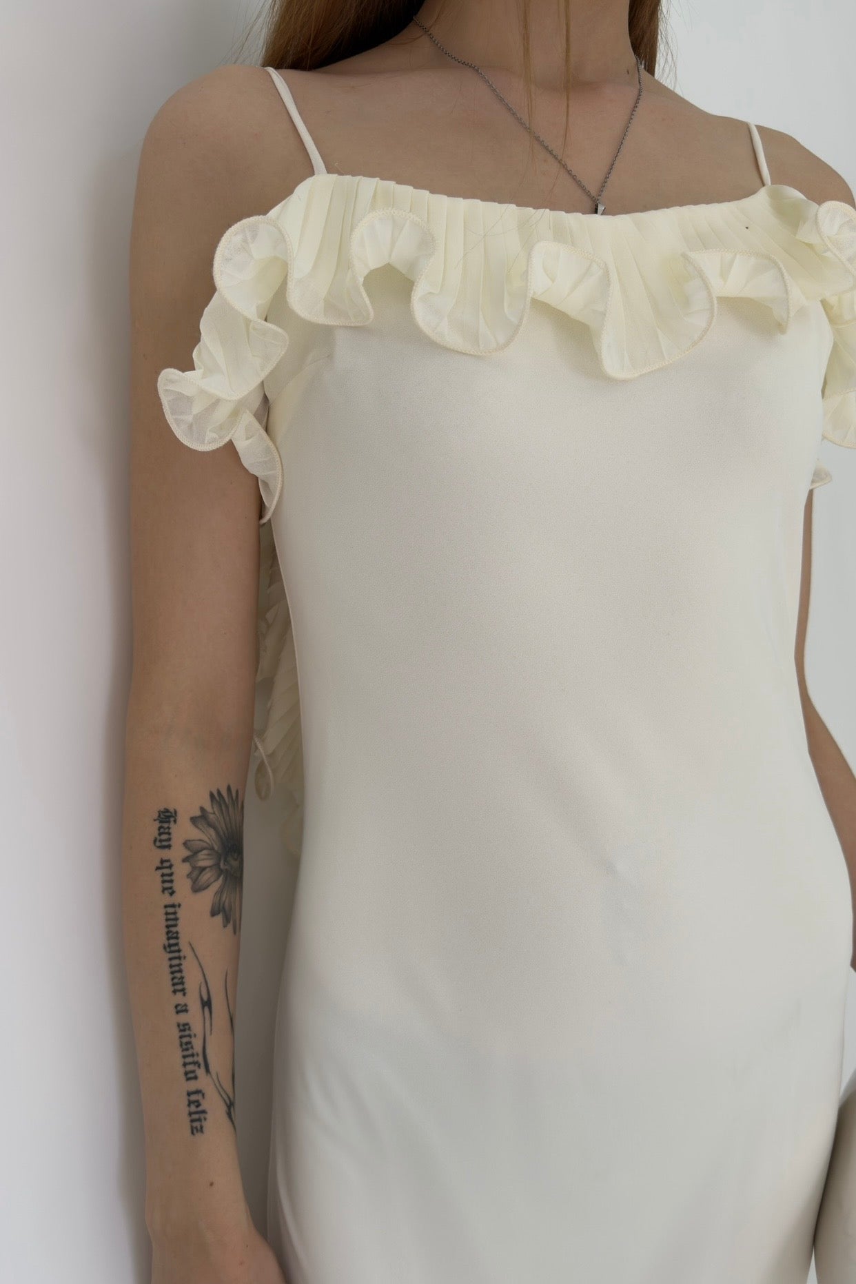 VESTIDO DETALLE VOLANTE