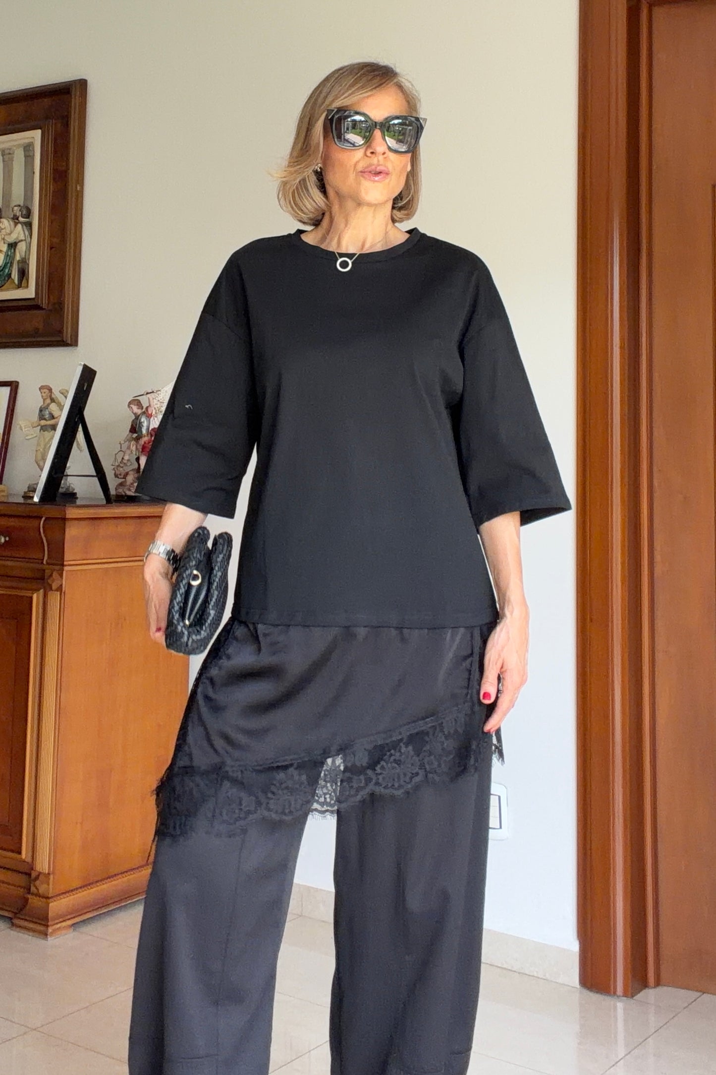 PLAYERA BAJO DETALLES