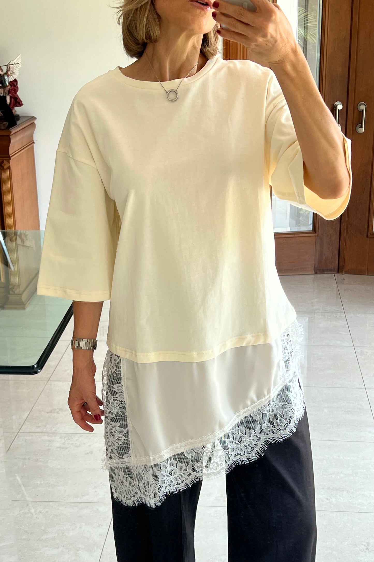 PLAYERA BAJO DETALLES