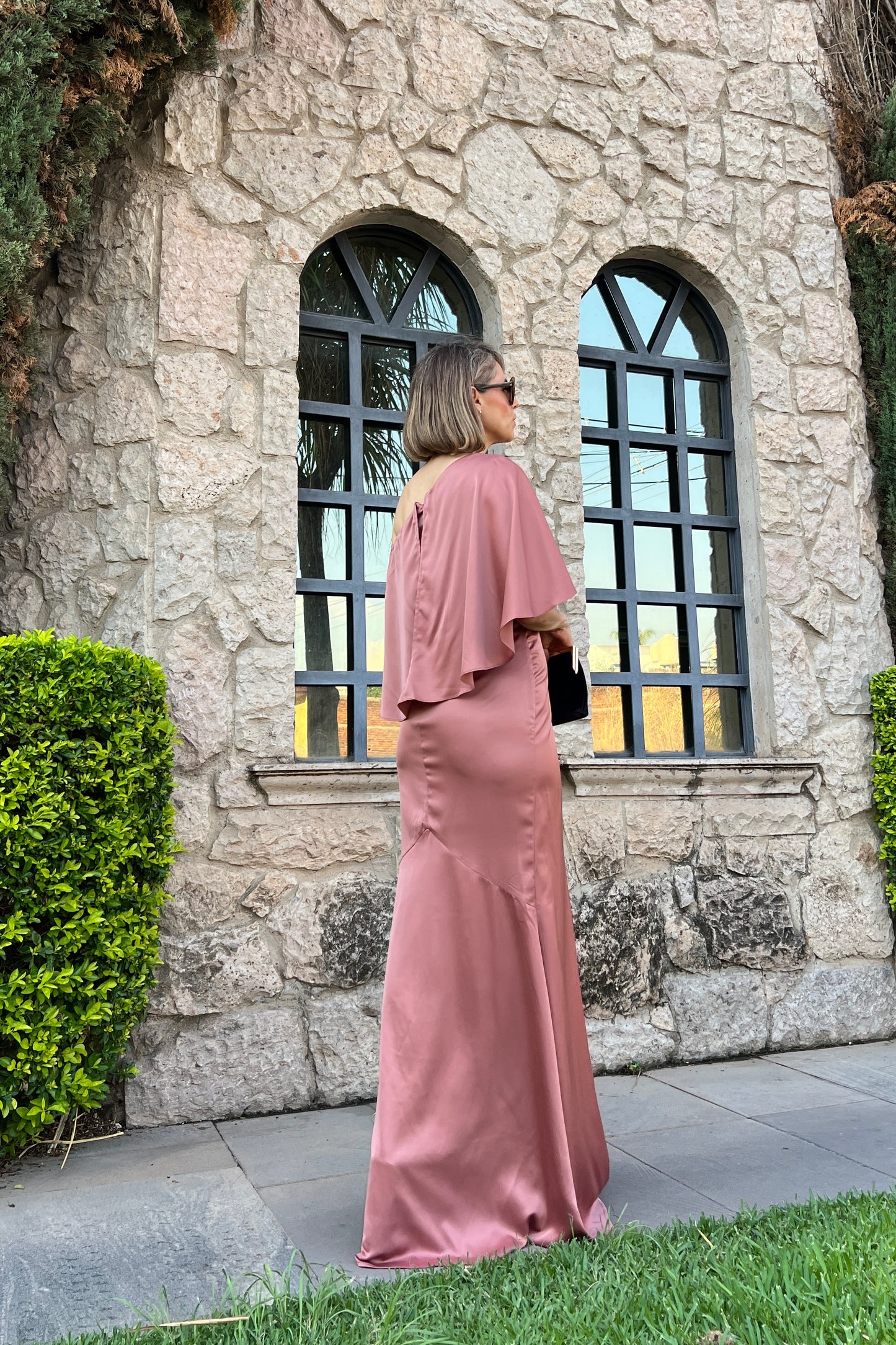 VESTIDO CAPA HOMBROS