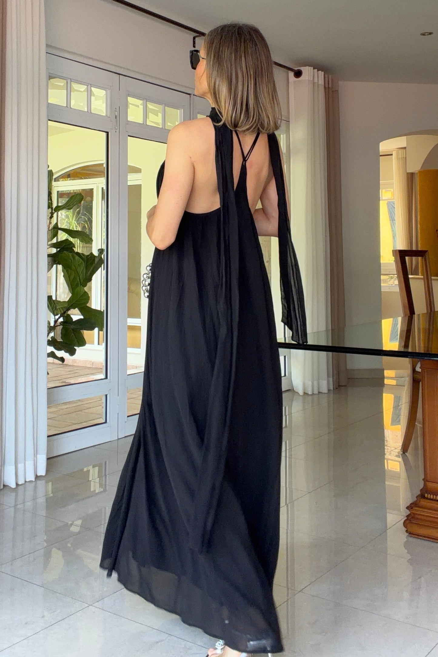 VESTIDO ESCOTE V & CORBATIN