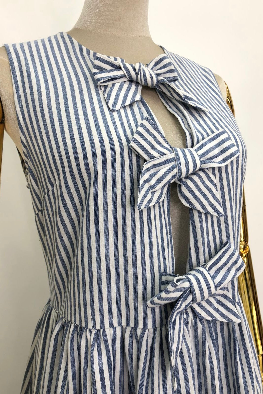VESTIDO MOÑOS & LINEAS