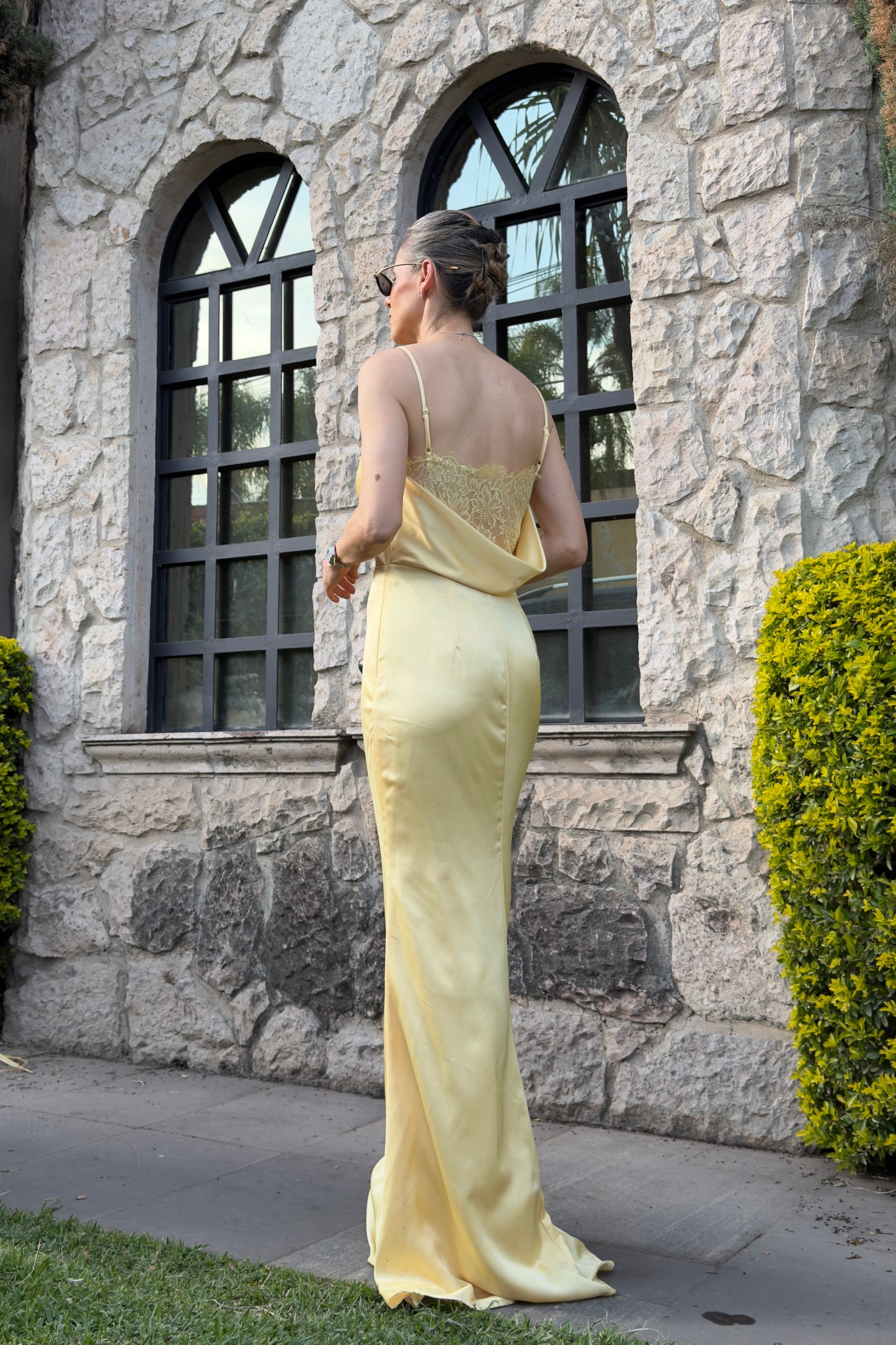 VESTIDO ENCAJE ESPALDA