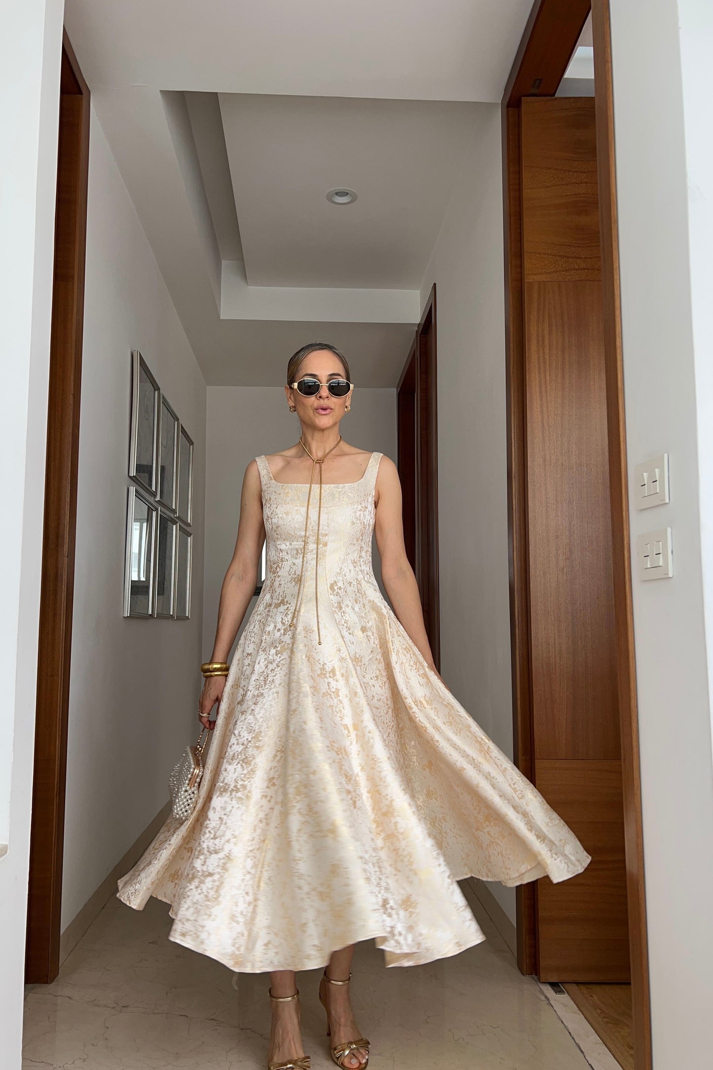 VESTIDO DETALLES DORADOS