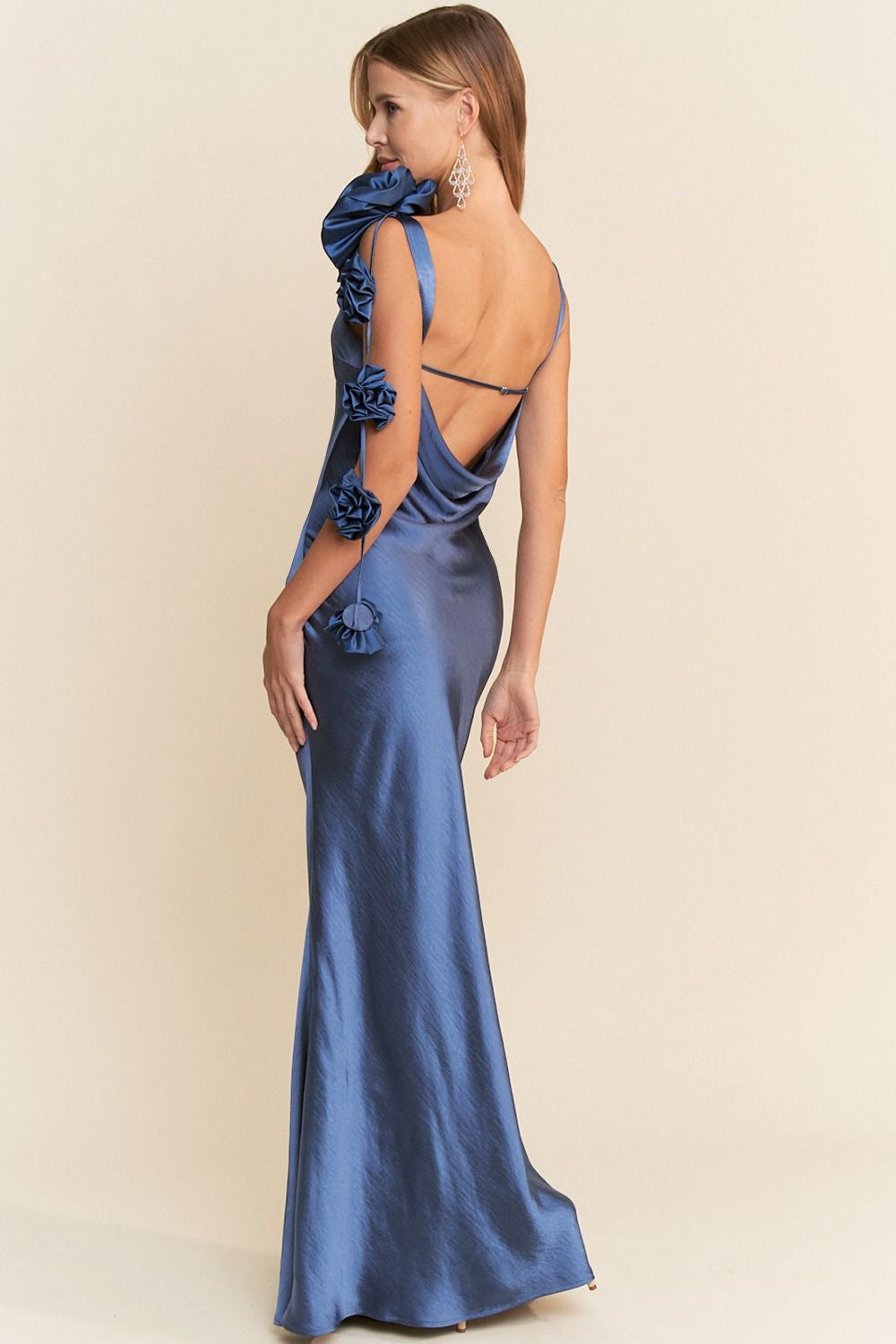 VESTIDO FLOR EN HOMBRO