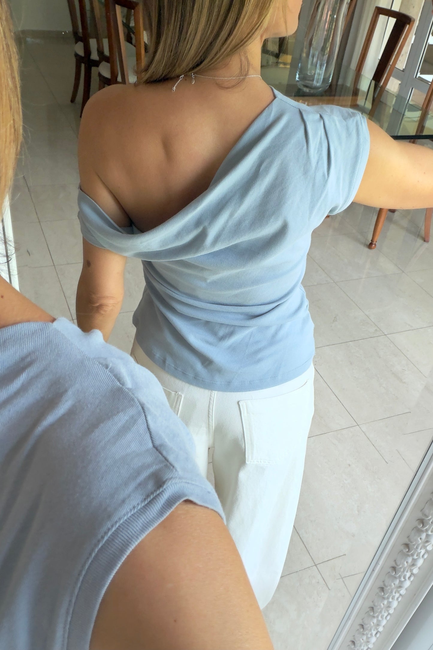 BLUSA HOMBROS IRREGULARES