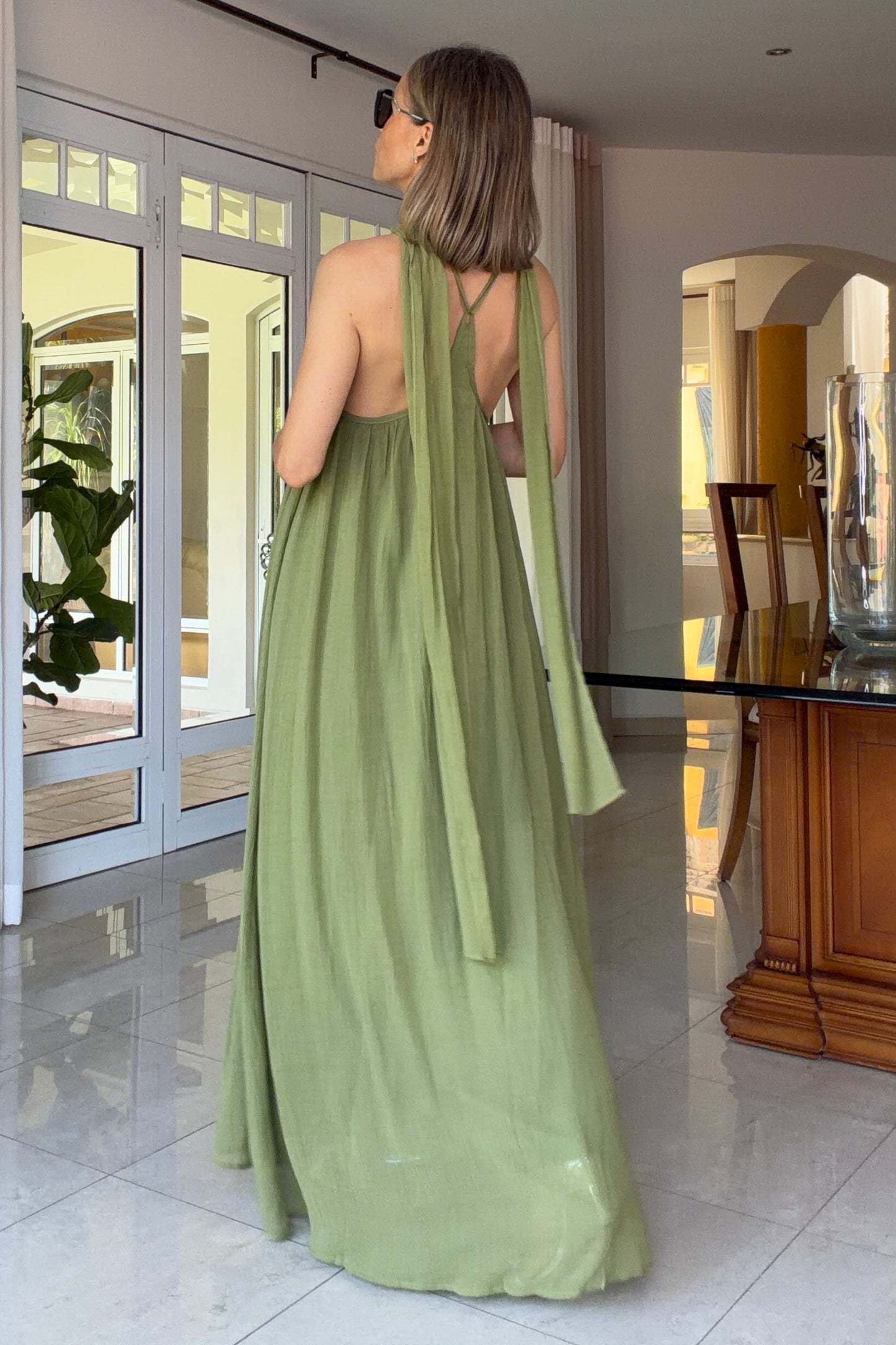VESTIDO ESCOTE V & CORBATIN