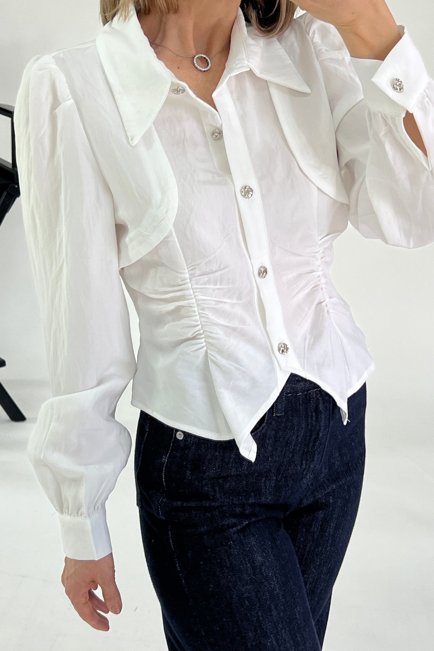 BLUSA BAJO EN PICOS