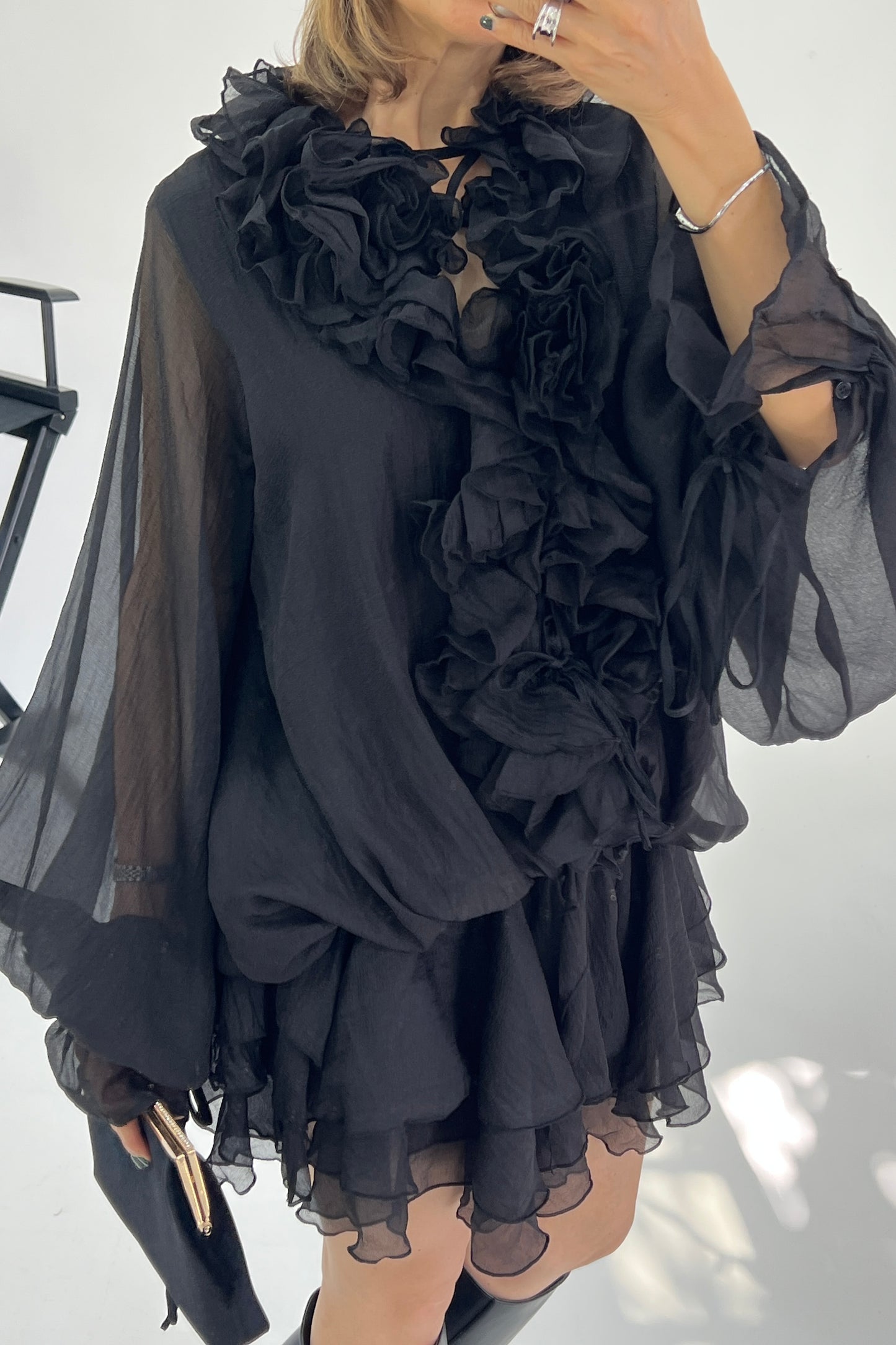 VESTIDO DETALLES ESCAROLAS