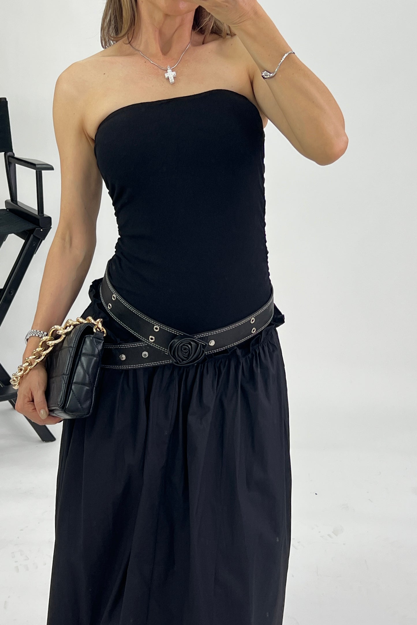 VESTIDO CINTURON CON ROSA