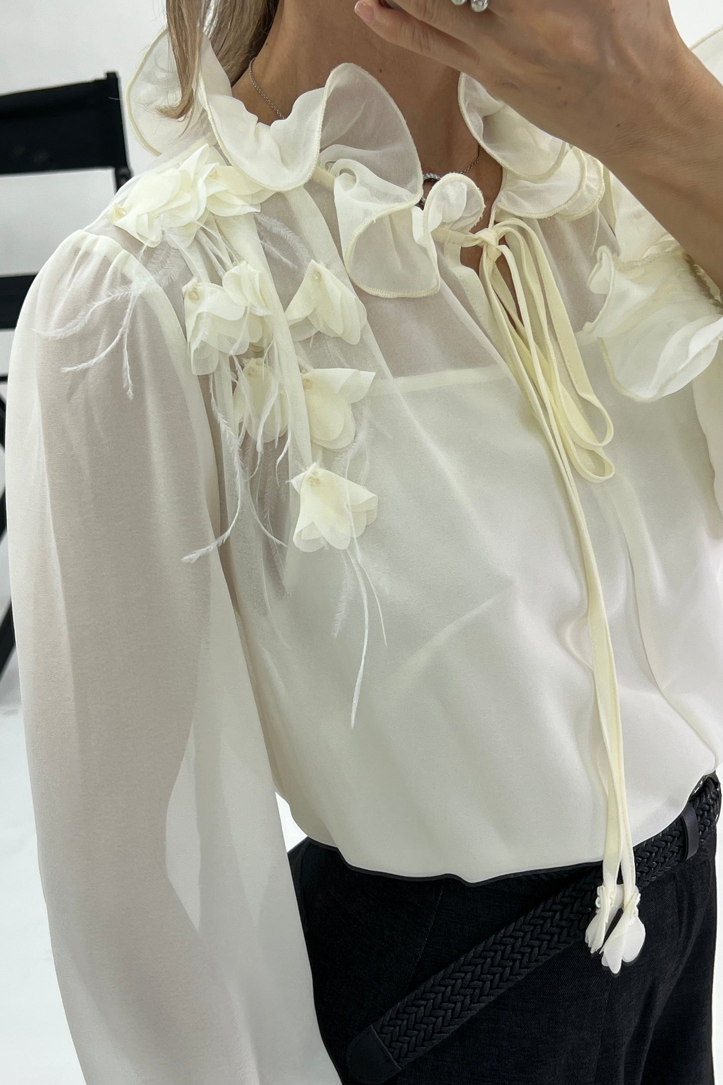 BLUSA DETALLES FLORES