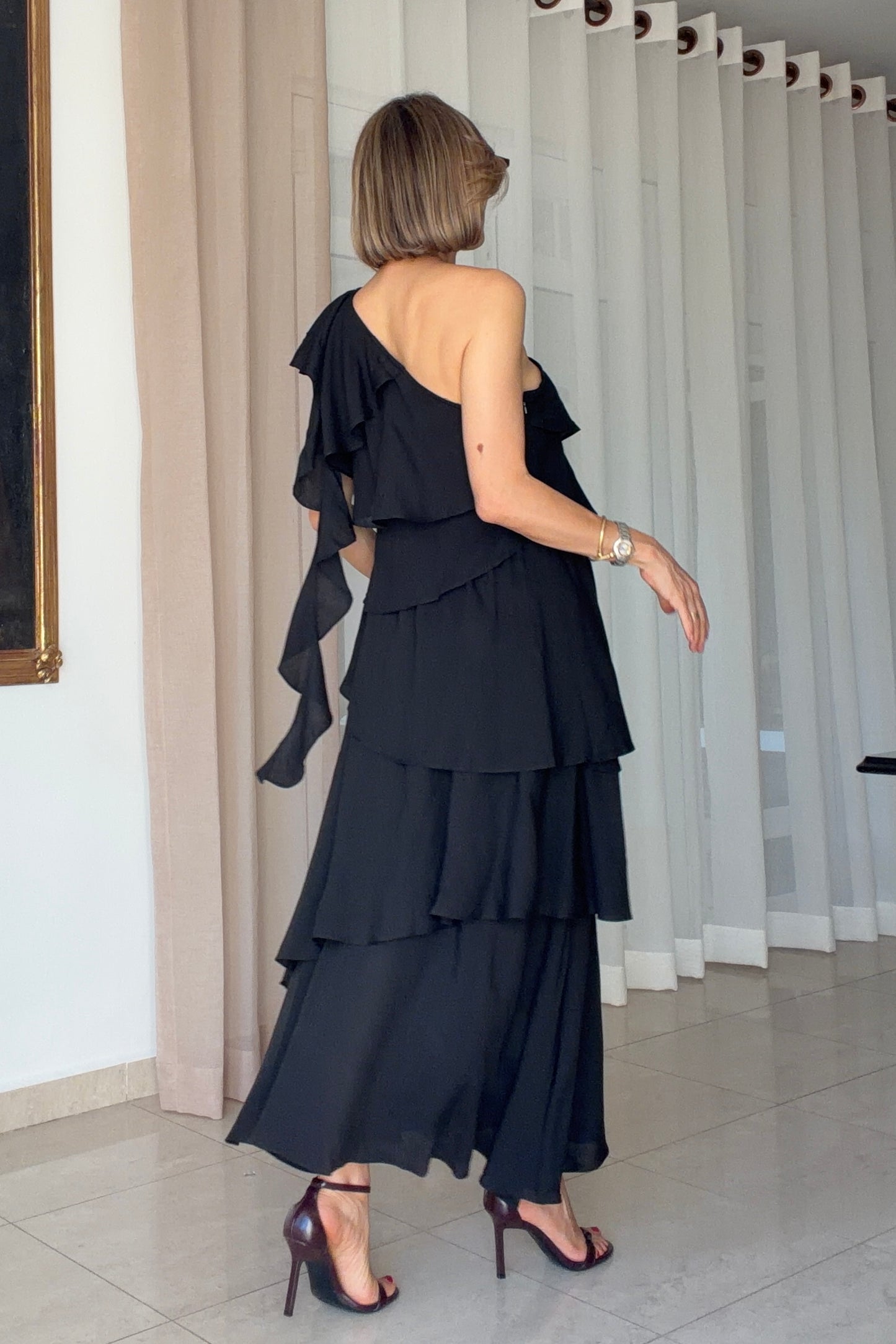 VESTIDO HOMBRO & OLANES