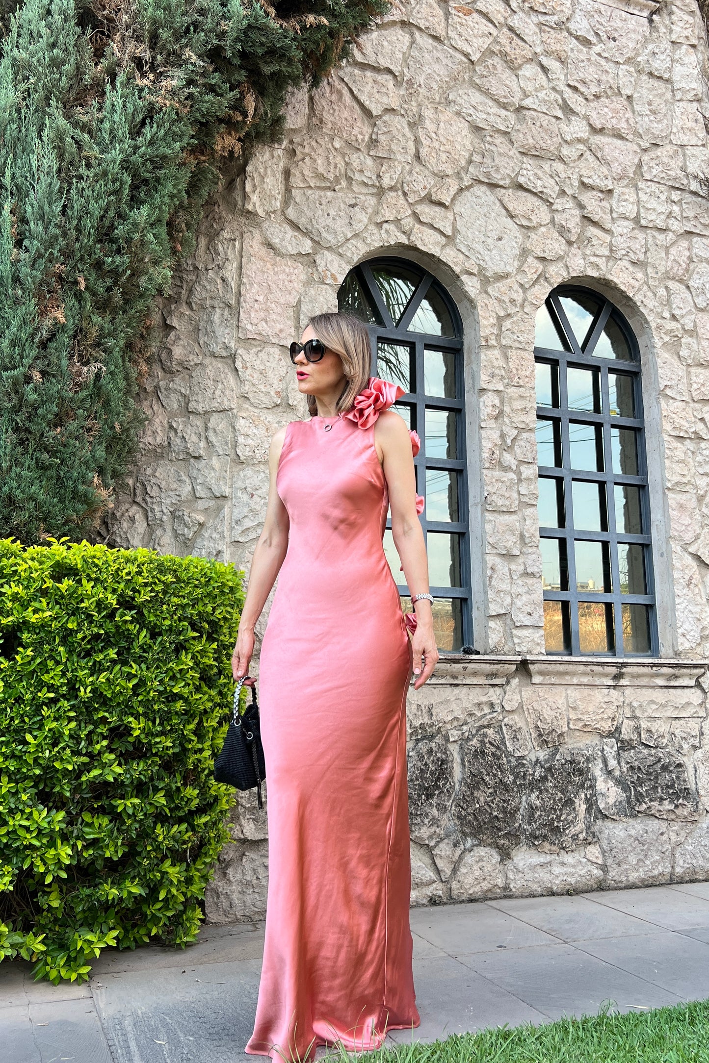 VESTIDO FLOR EN HOMBRO