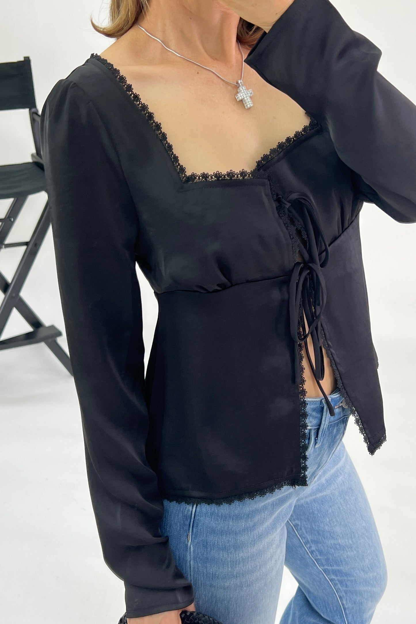 BLUSA SATIN & ANUDADO