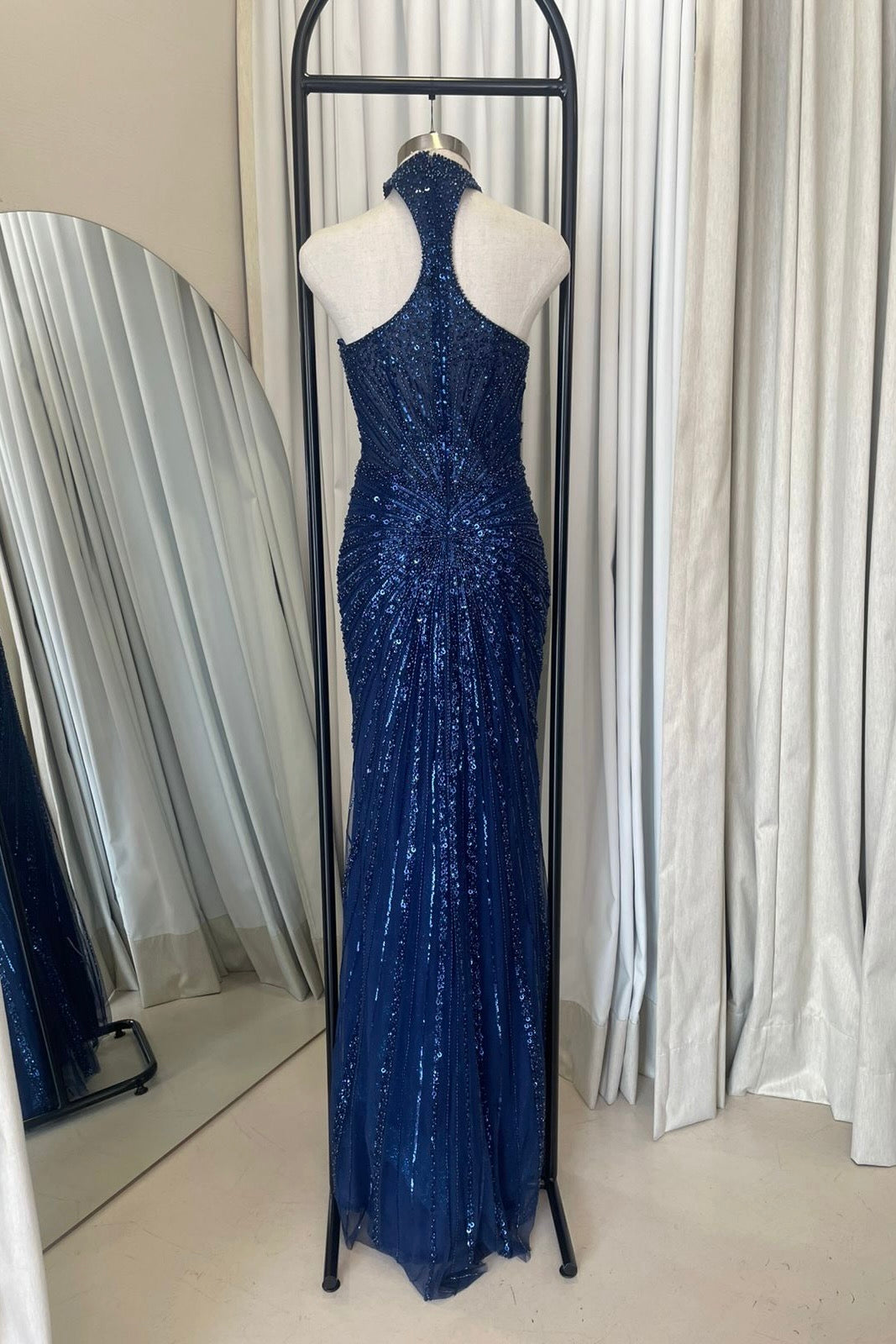 VESTIDO ESCOTE GOTA